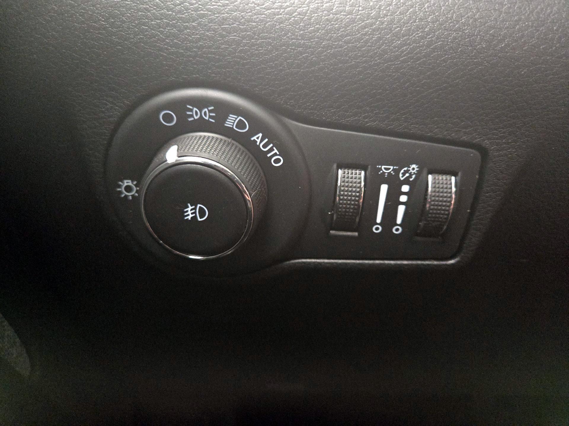 Thumbnail: 2022 Jeep Compass - 13