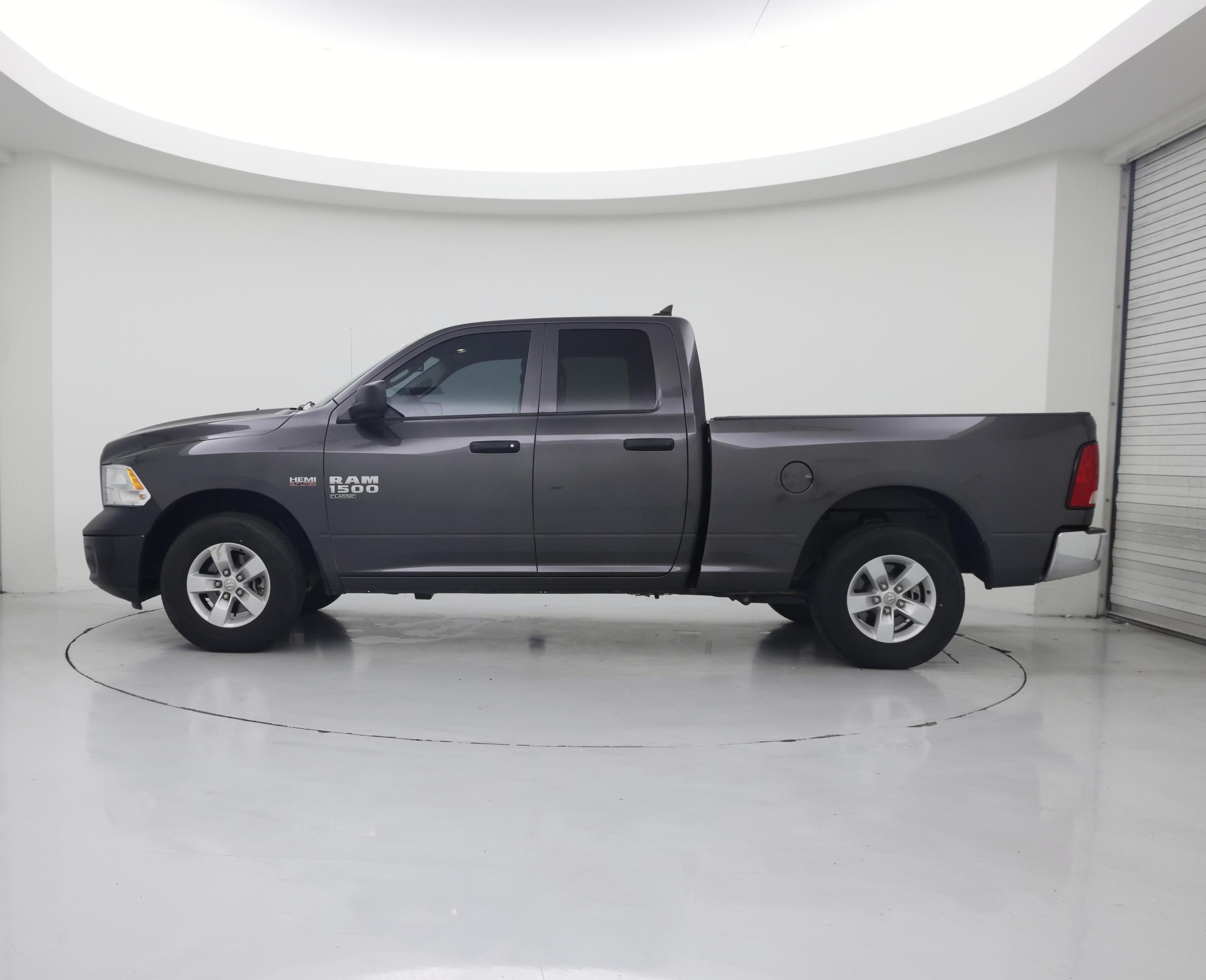 Thumbnail: 2024 RAM 1500 Classic - 3