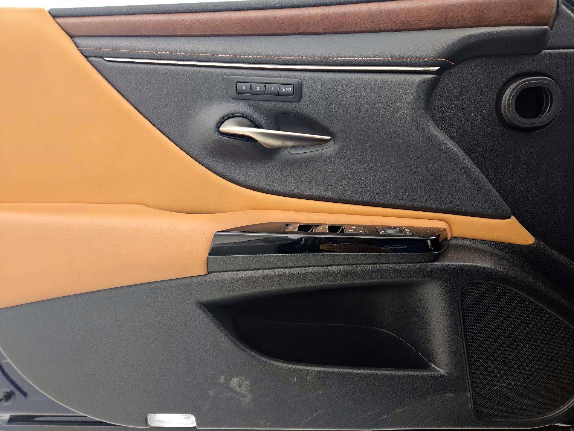 Thumbnail: 2023 Lexus ES - 12