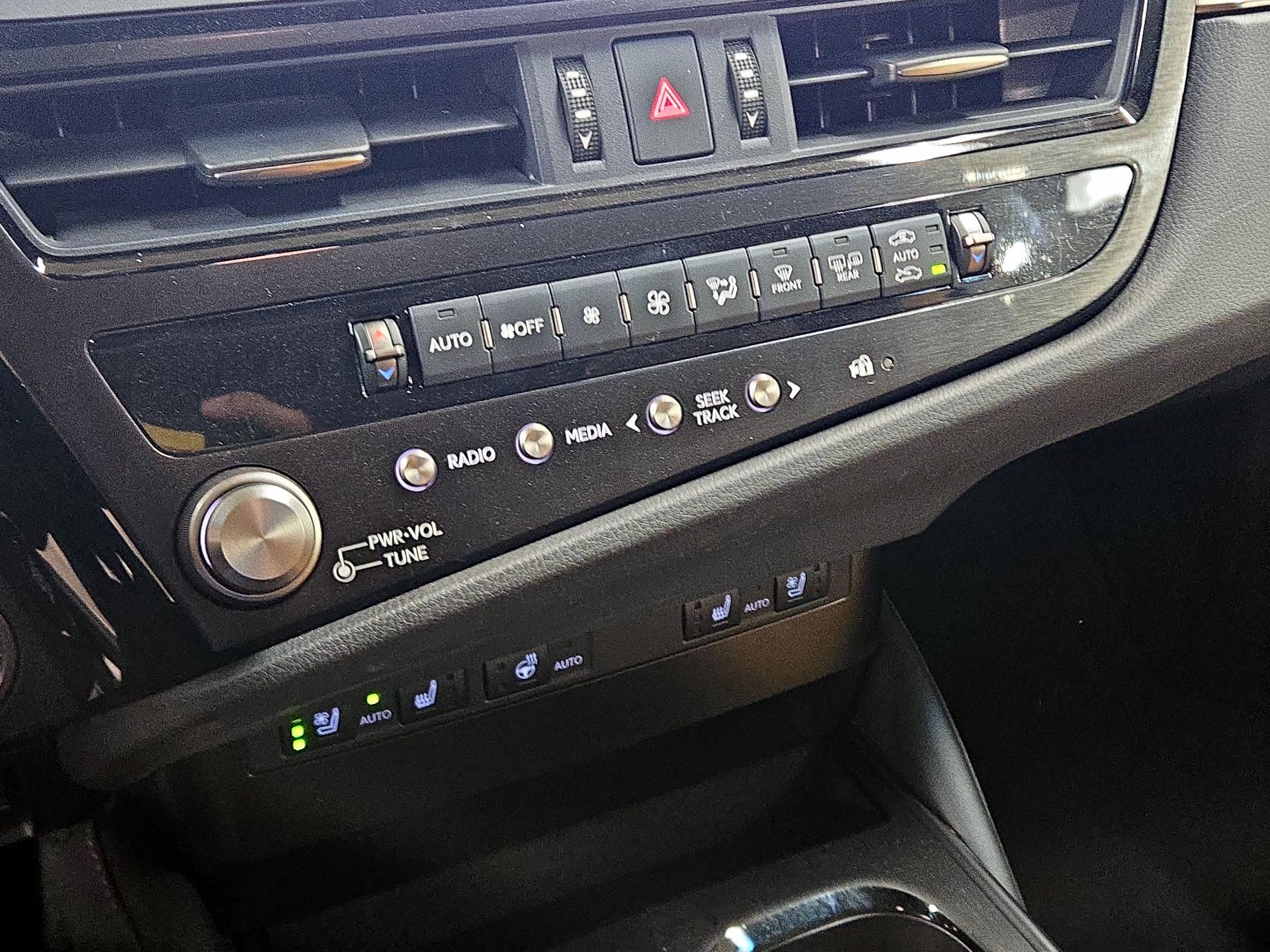 Thumbnail: 2023 Lexus ES - 16