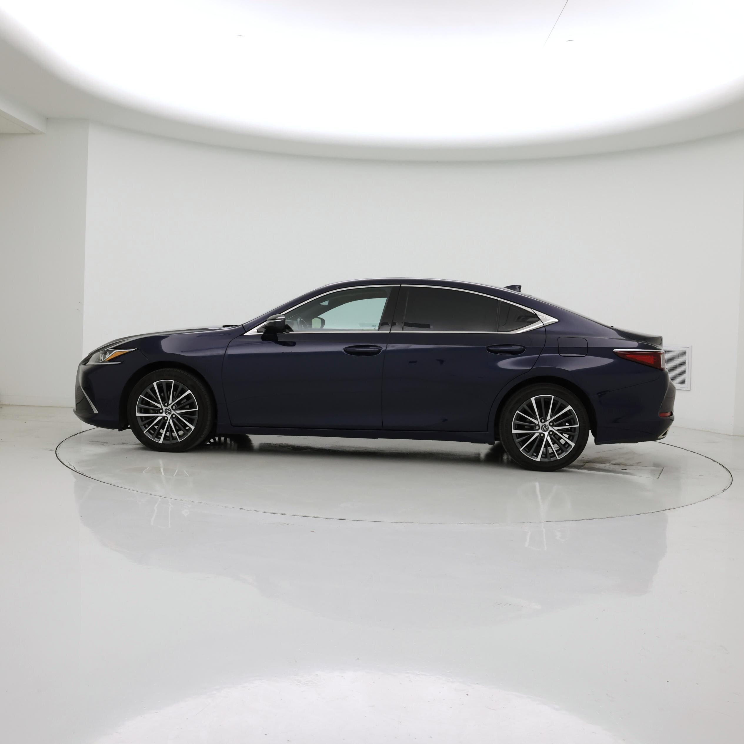Thumbnail: 2023 Lexus ES - 3