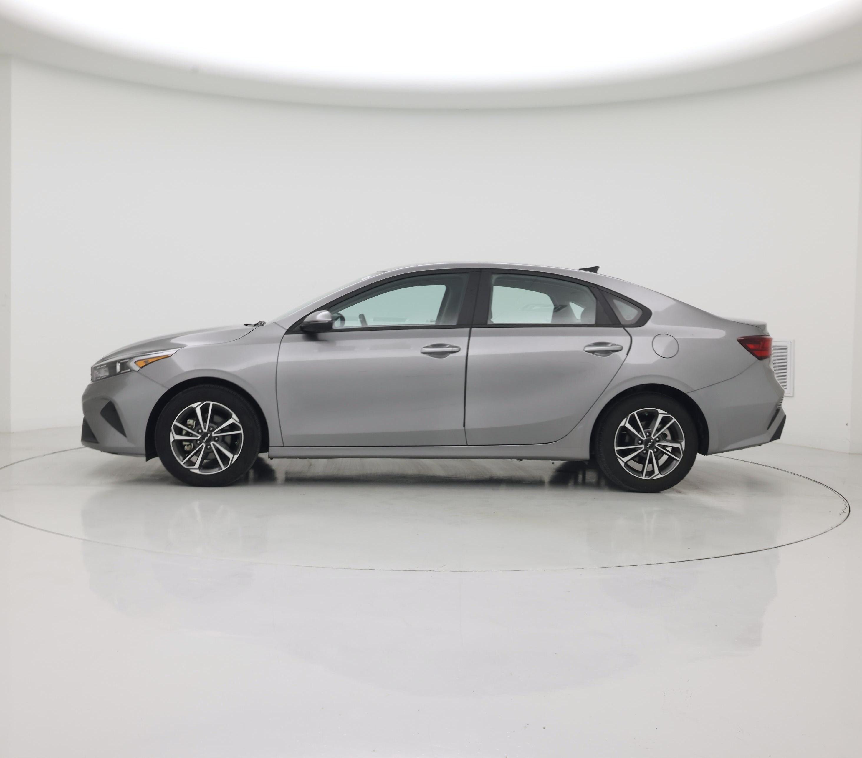 Thumbnail: 2023 Kia Forte - 3