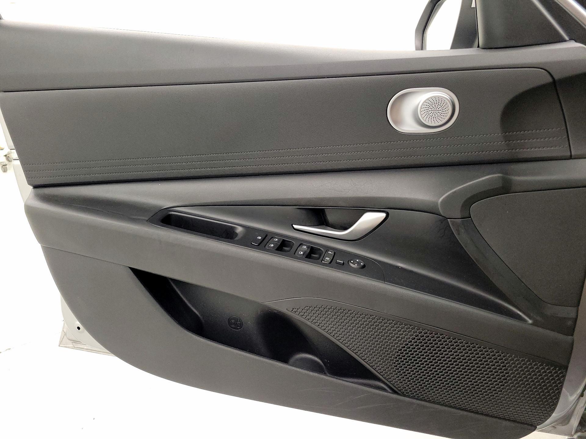 Thumbnail: 2023 Hyundai Elantra - 12