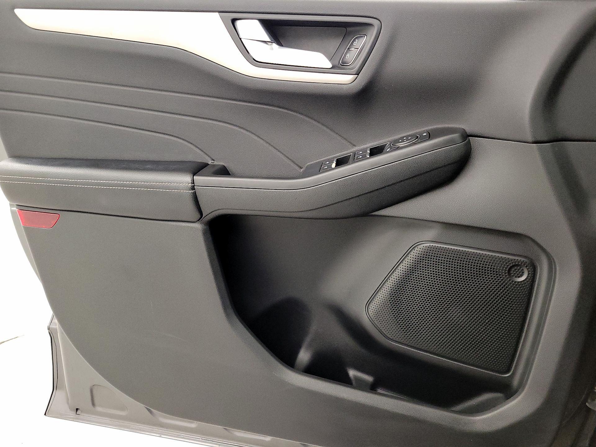 Thumbnail: 2022 Ford Escape - 12