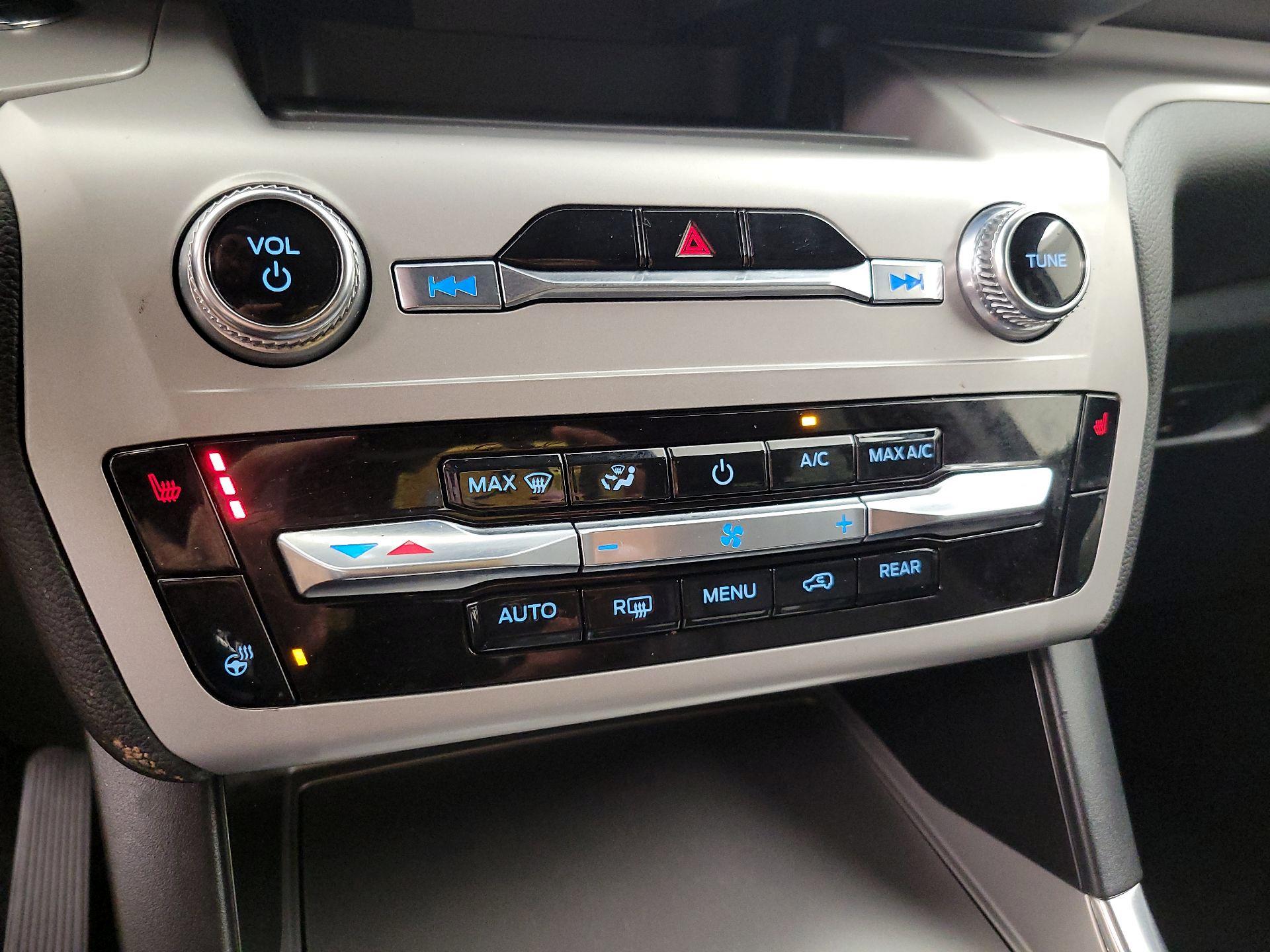 Thumbnail: 2022 Ford Explorer - 17