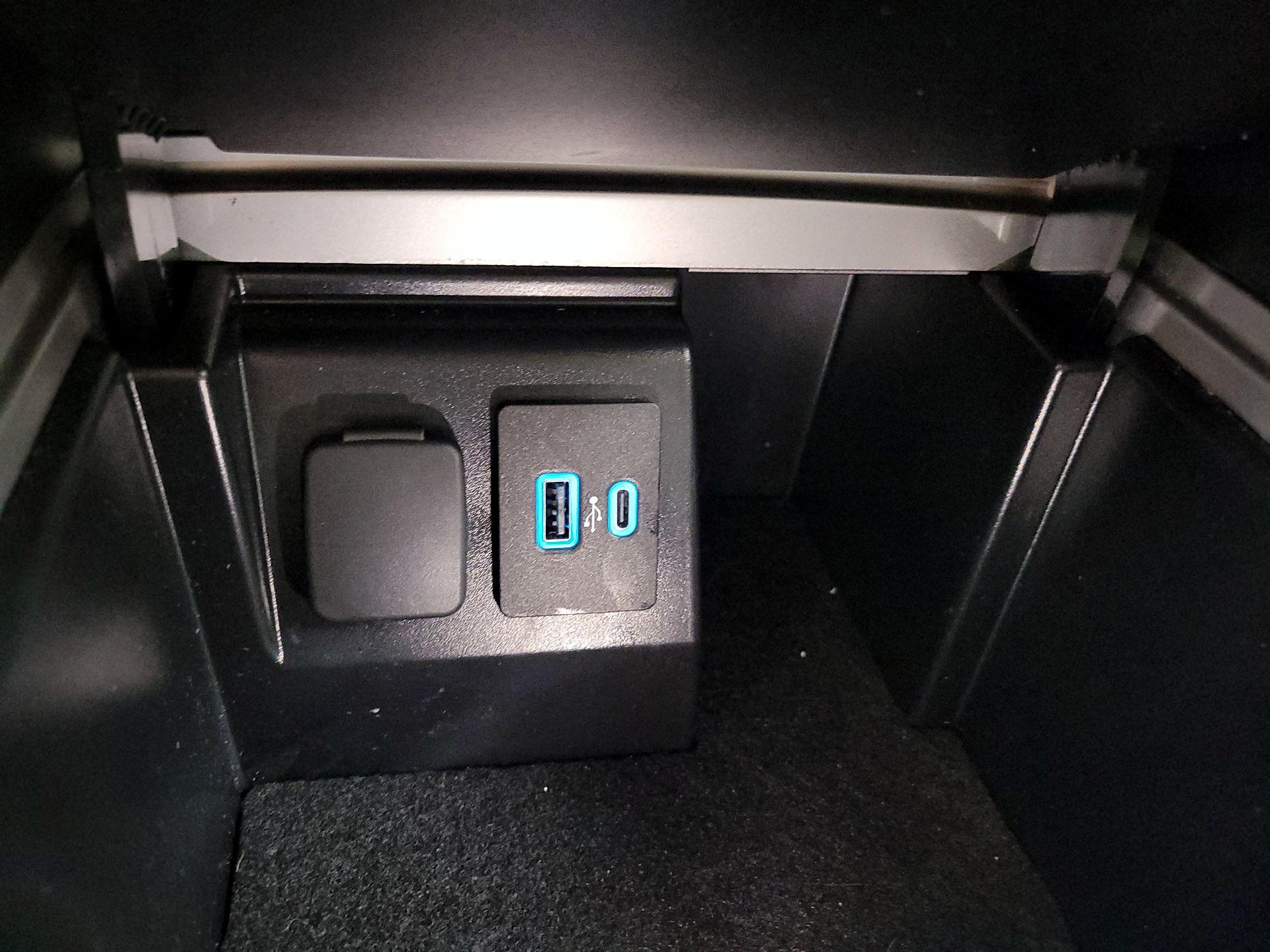 Thumbnail: 2022 Ford Explorer - 19