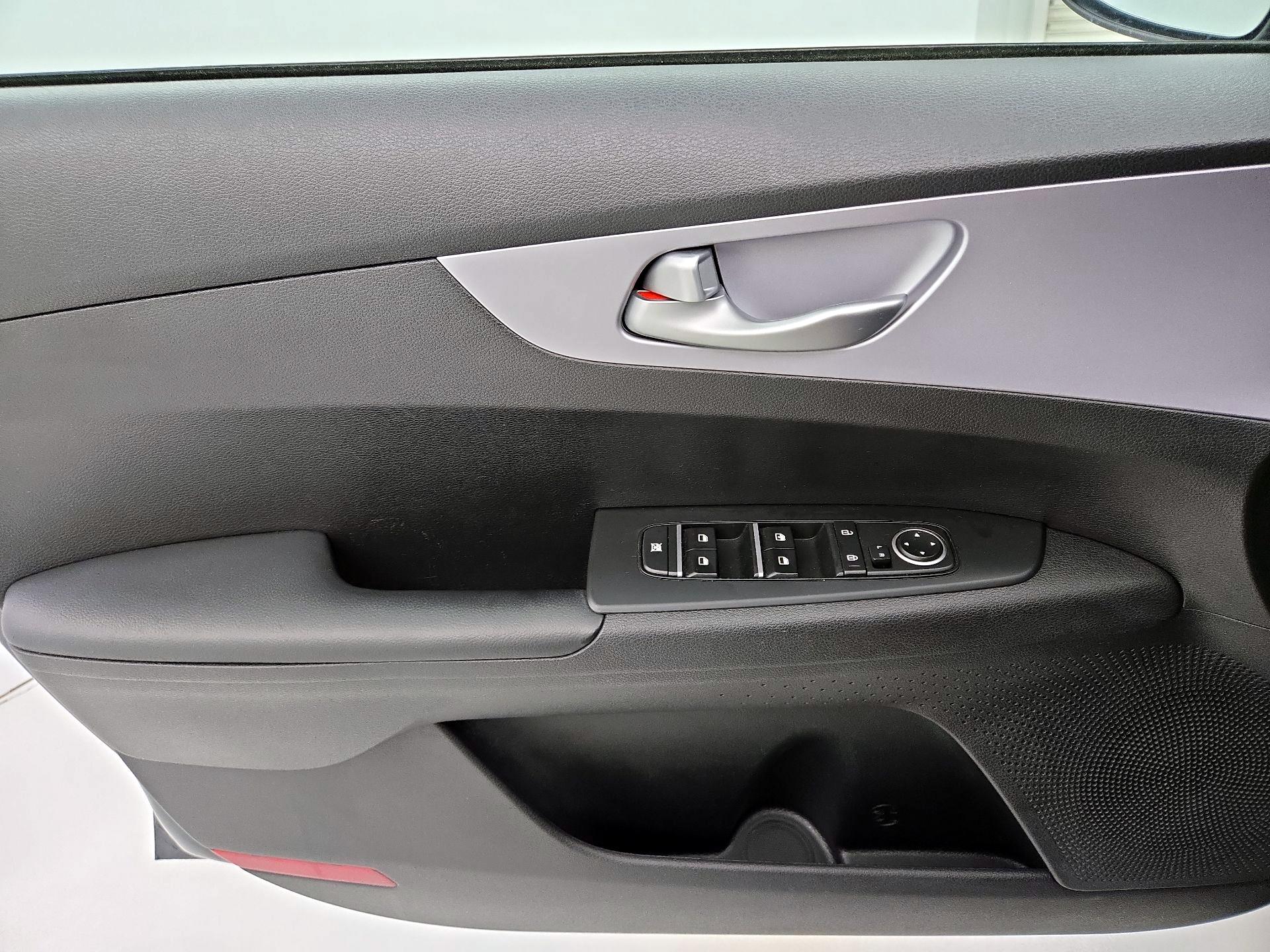 Thumbnail: 2024 Kia Forte - 12