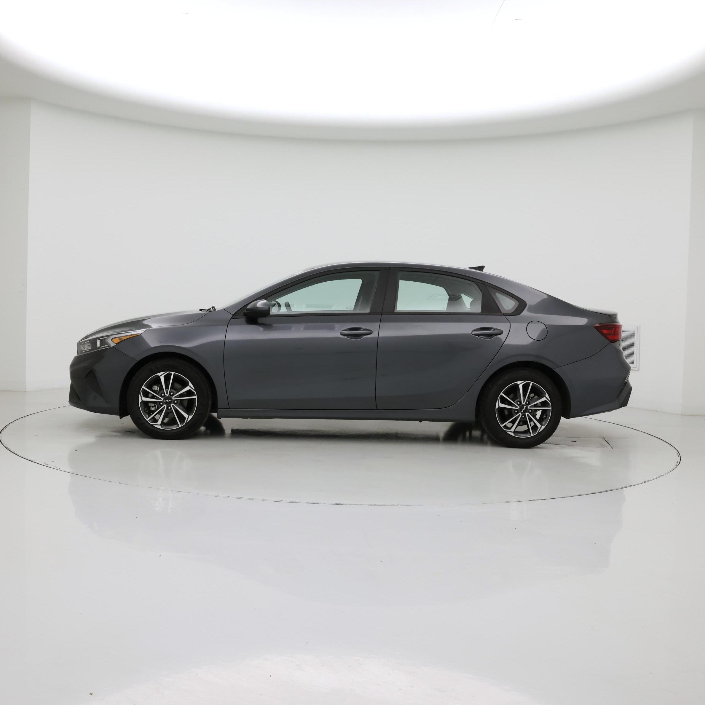 Thumbnail: 2024 Kia Forte - 3