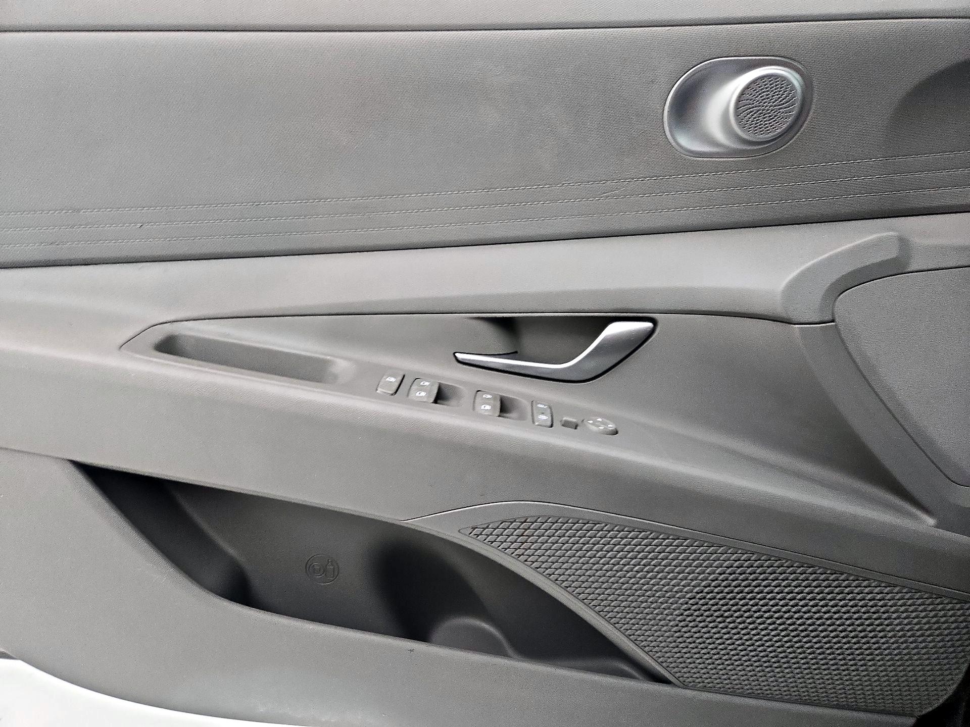 Thumbnail: 2022 Hyundai Elantra - 12