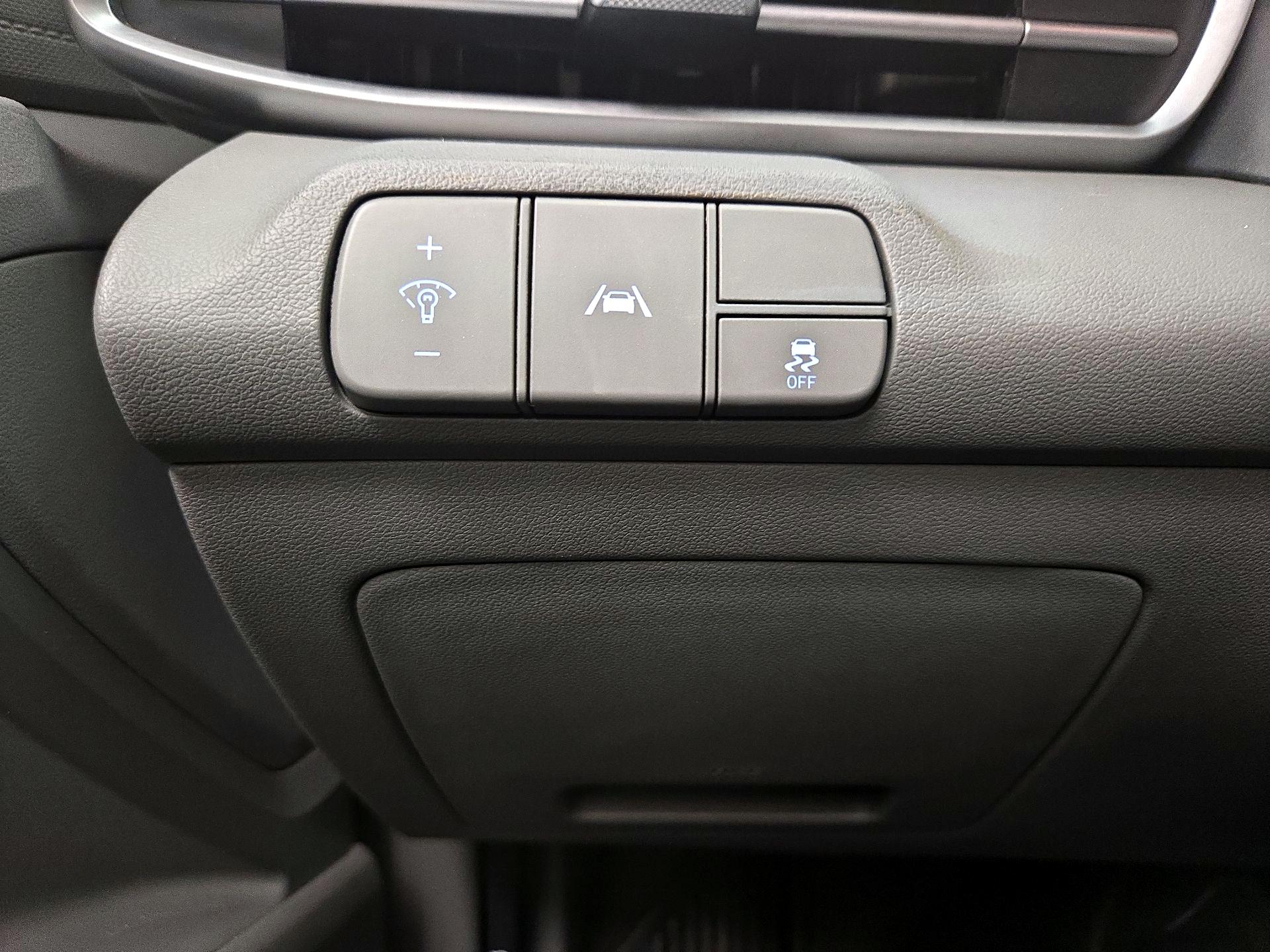 Thumbnail: 2022 Hyundai Elantra - 13