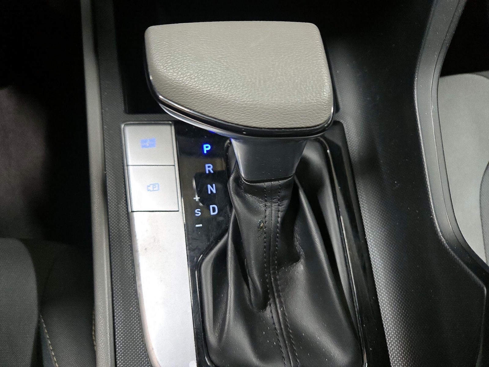2022 Hyundai Elantra SEL - Photo 18