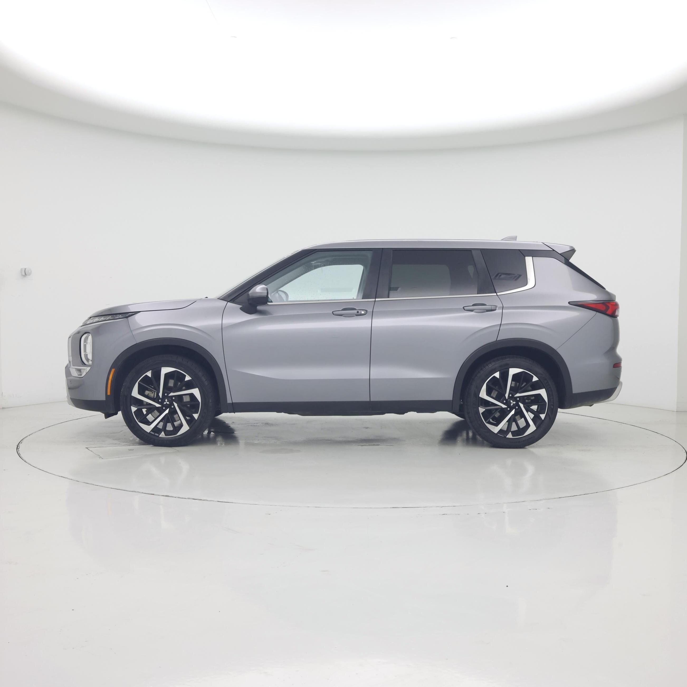 Thumbnail: 2024 Mitsubishi Outlander - 3