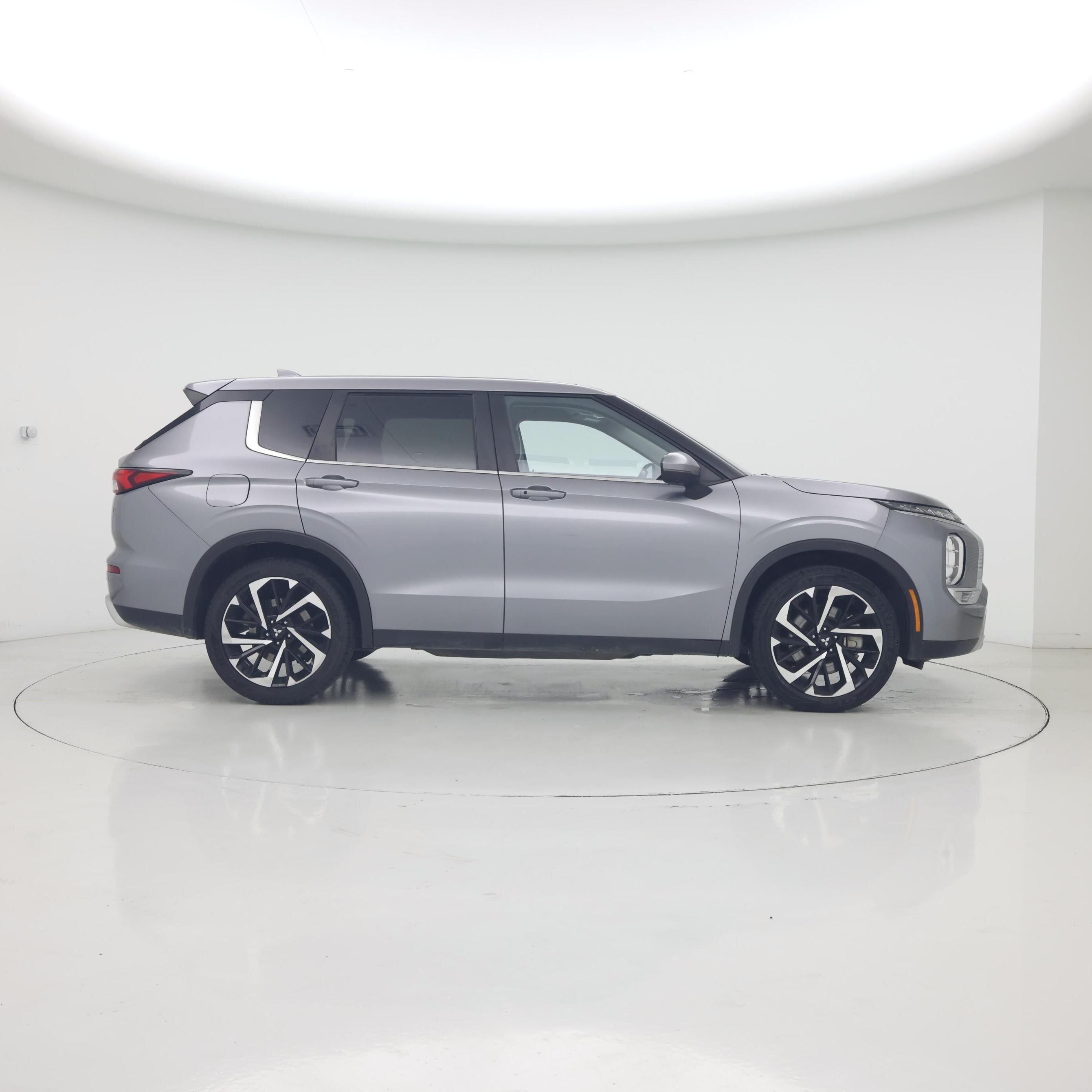 Thumbnail: 2024 Mitsubishi Outlander - 7