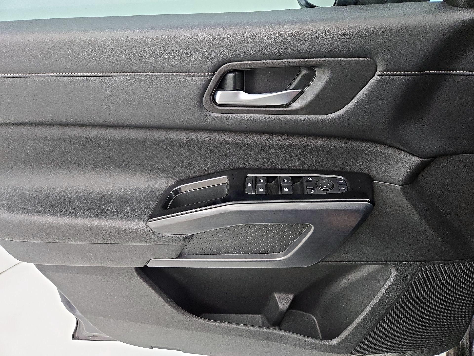 Thumbnail: 2023 Nissan Pathfinder - 12