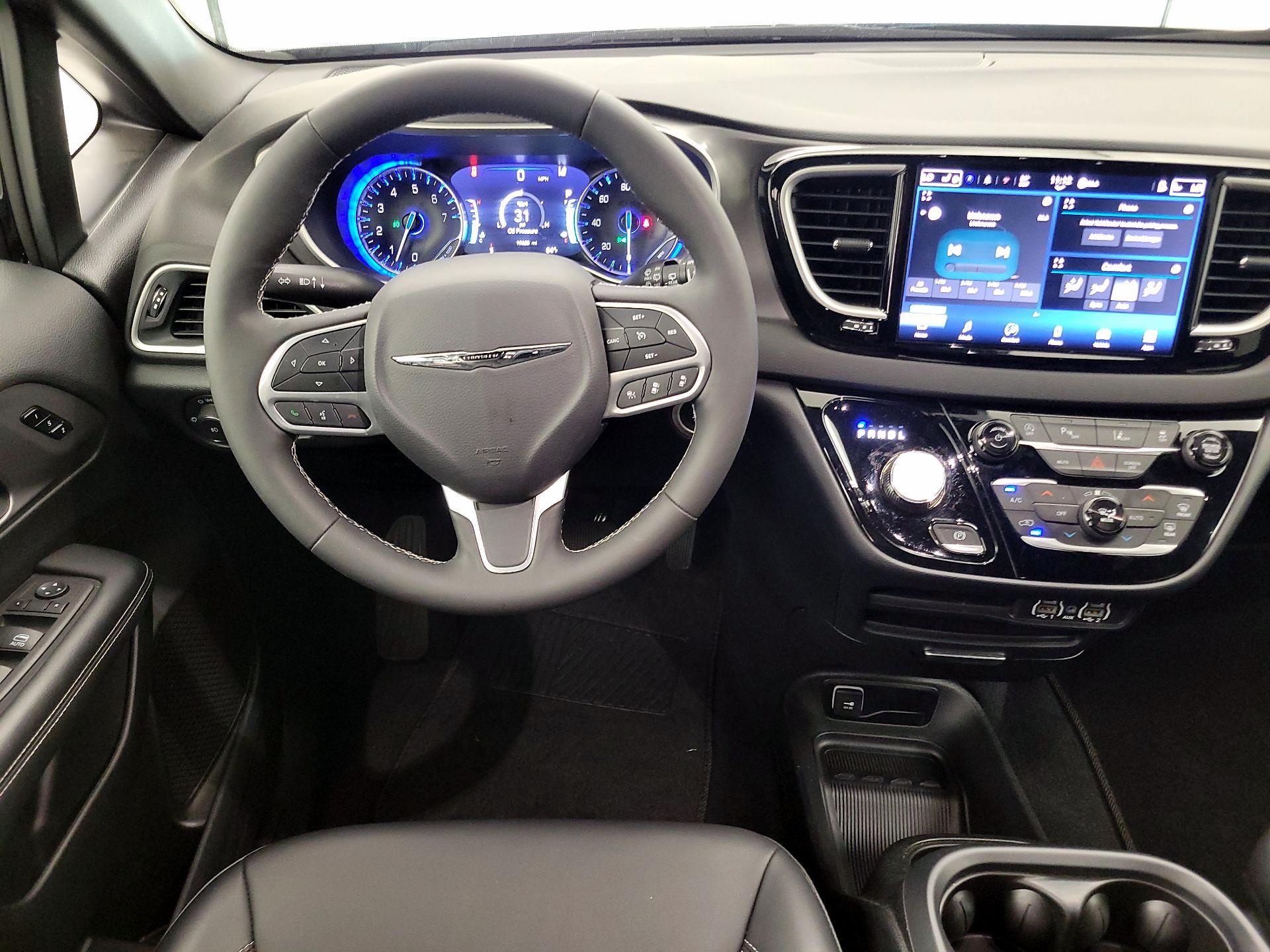 Thumbnail: 2025 Chrysler Pacifica - 10