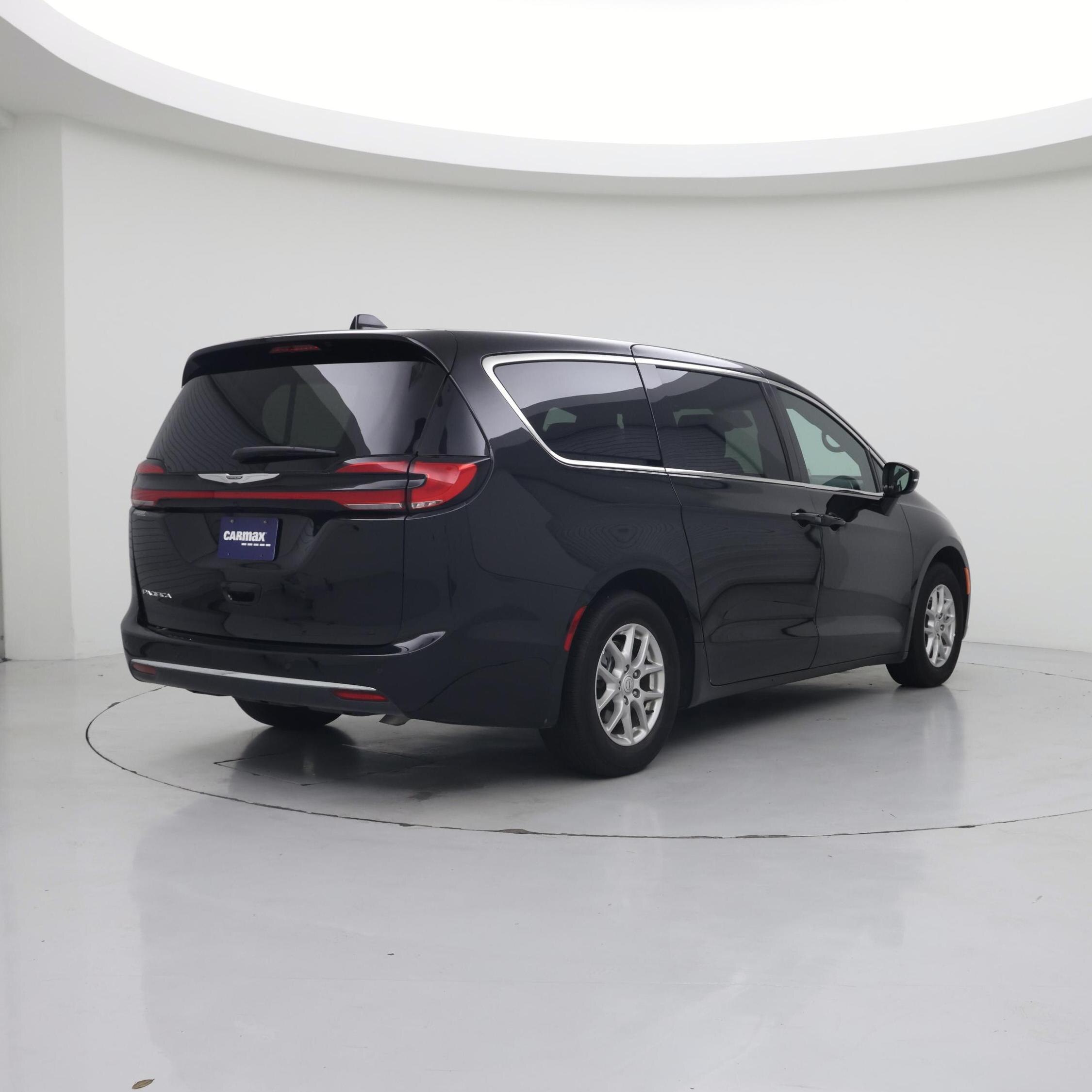 Thumbnail: 2025 Chrysler Pacifica - 8