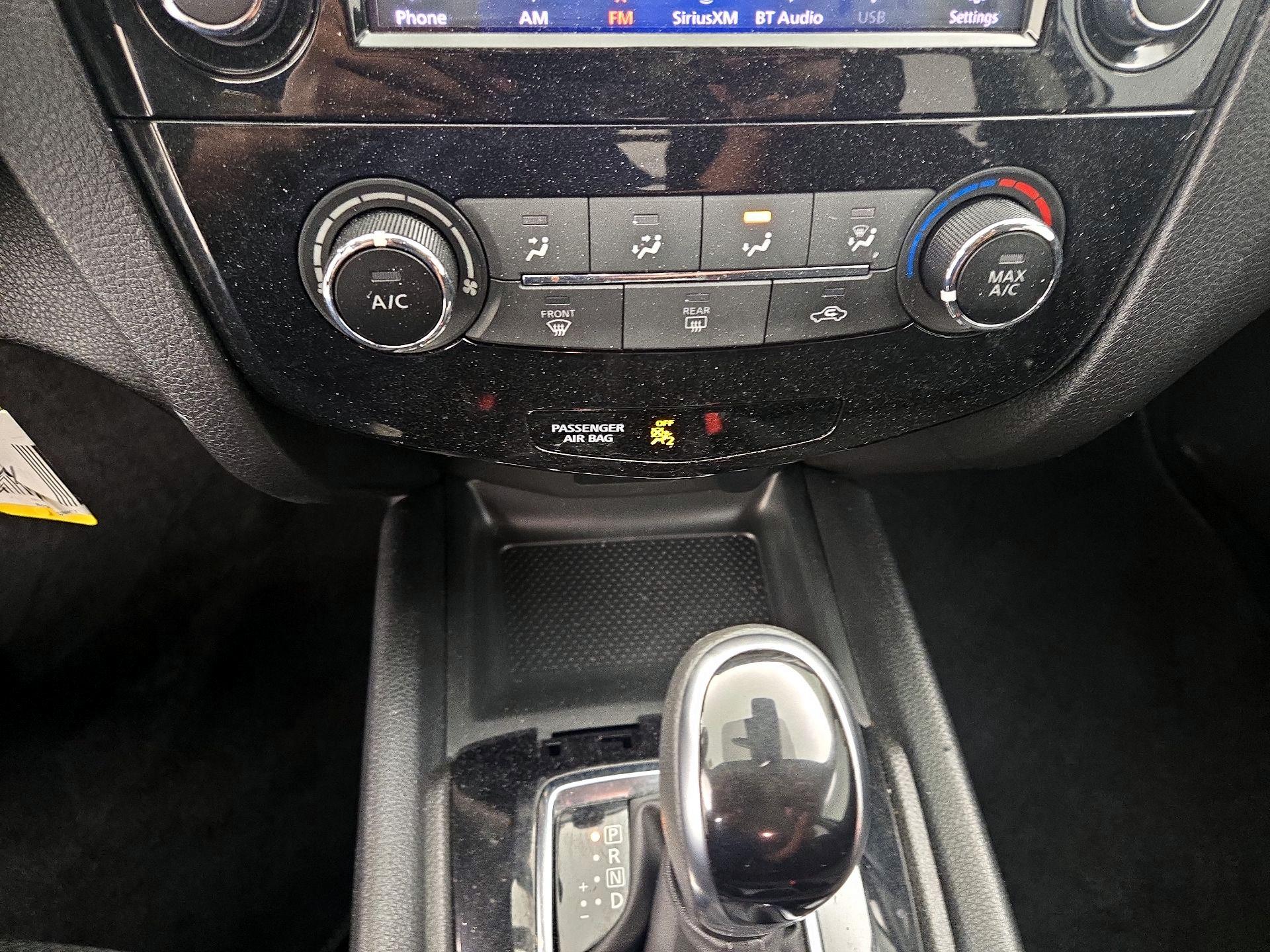 Thumbnail: 2021 Nissan Rogue Sport - 16