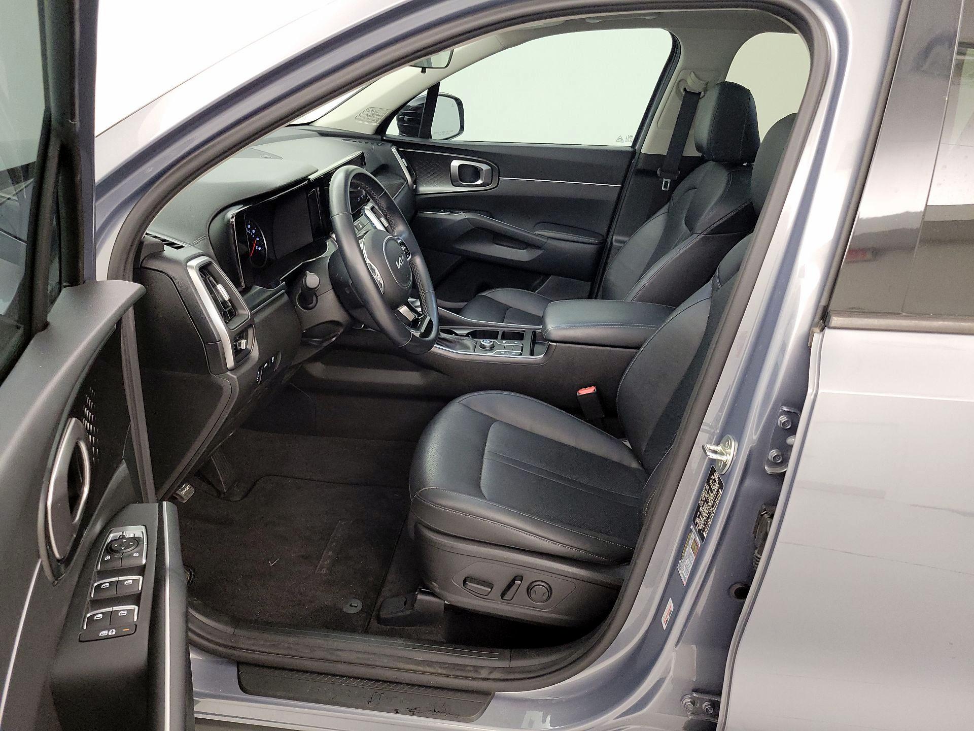 Thumbnail: 2023 Kia Sorento - 11