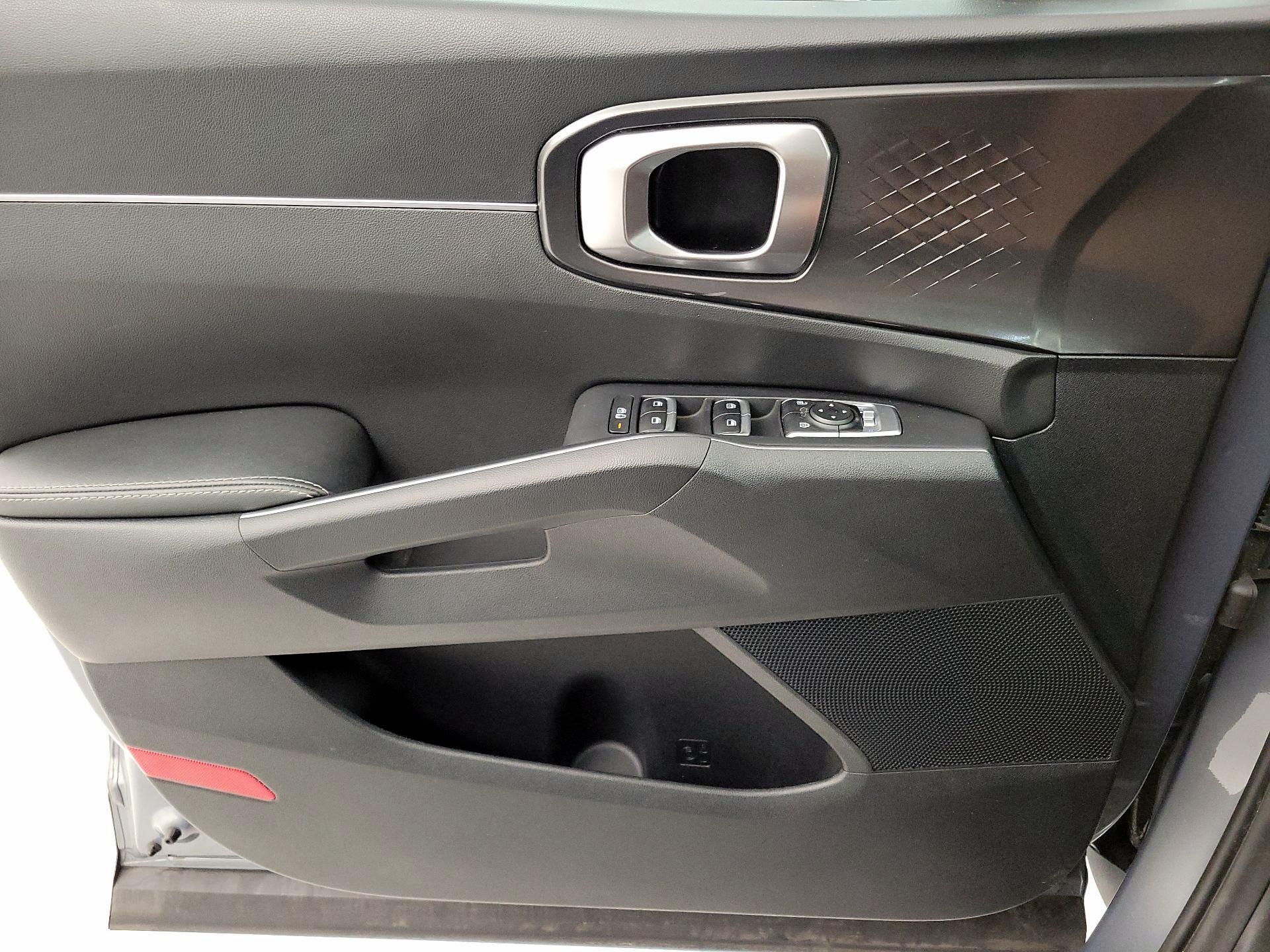 Thumbnail: 2023 Kia Sorento - 12