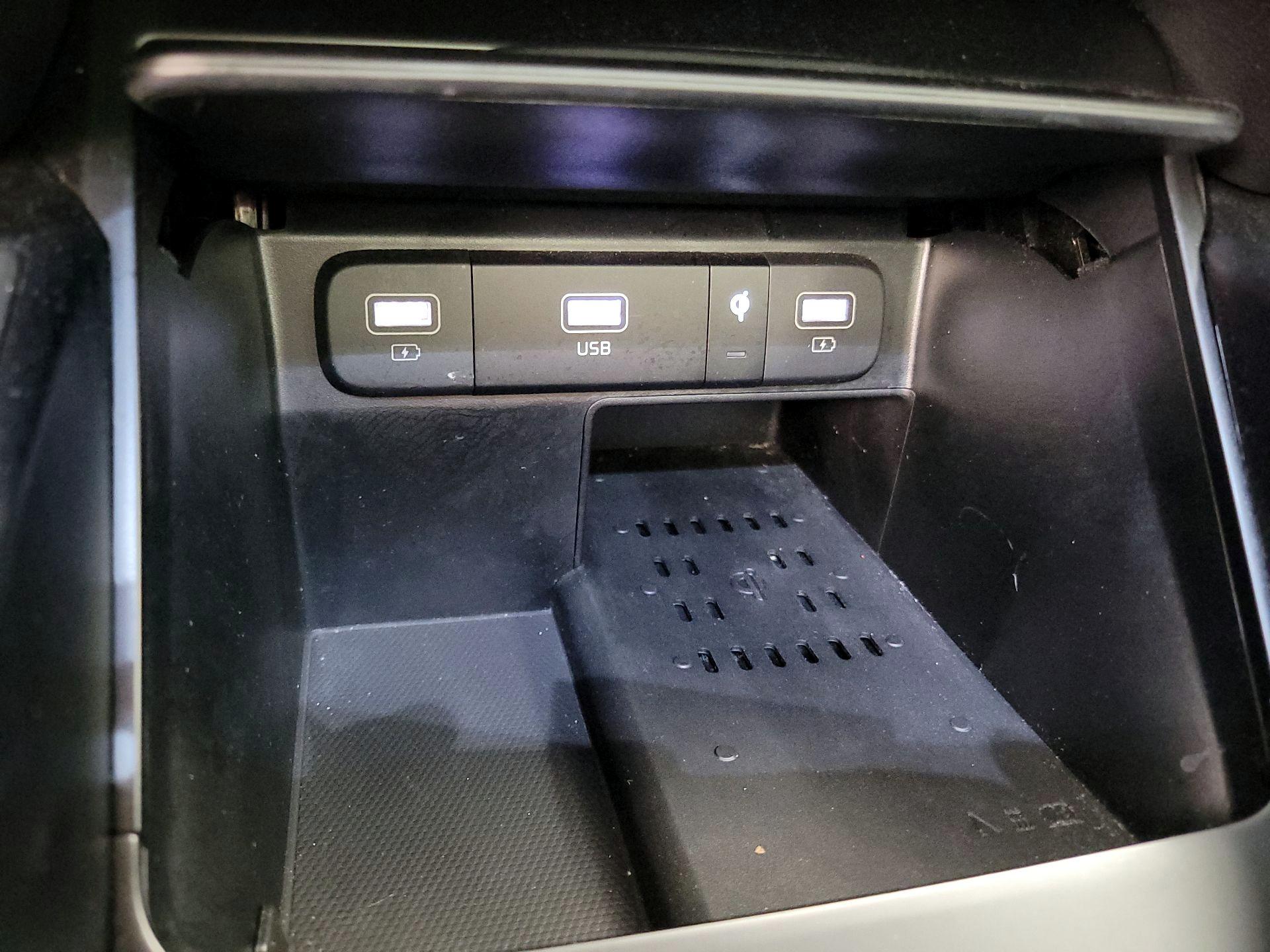 Thumbnail: 2023 Kia Sorento - 19