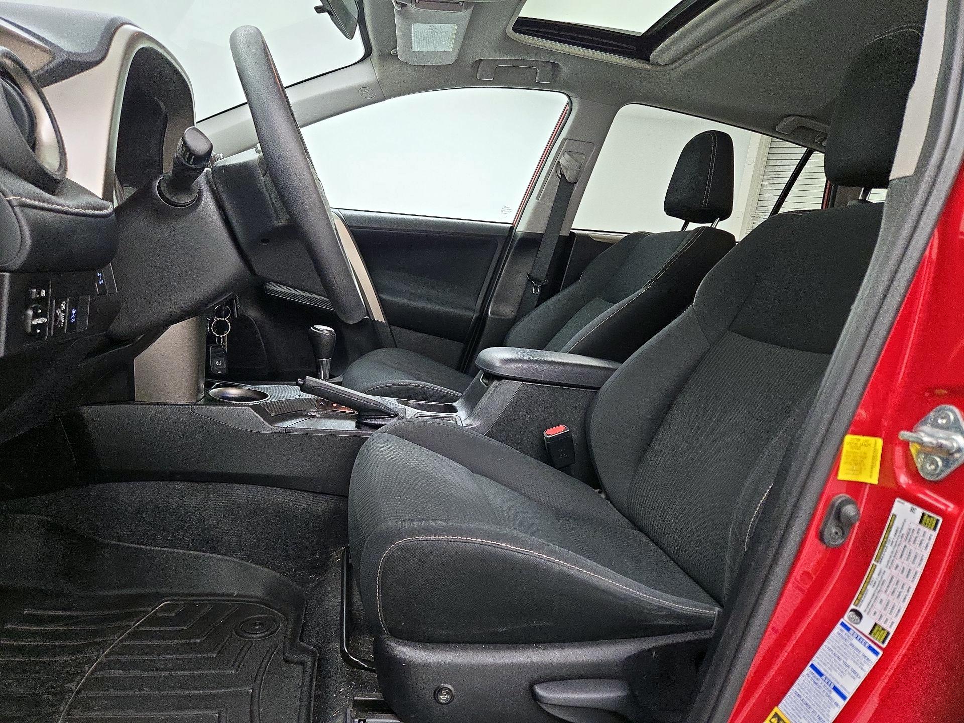 Thumbnail: 2014 Toyota RAV4 - 11