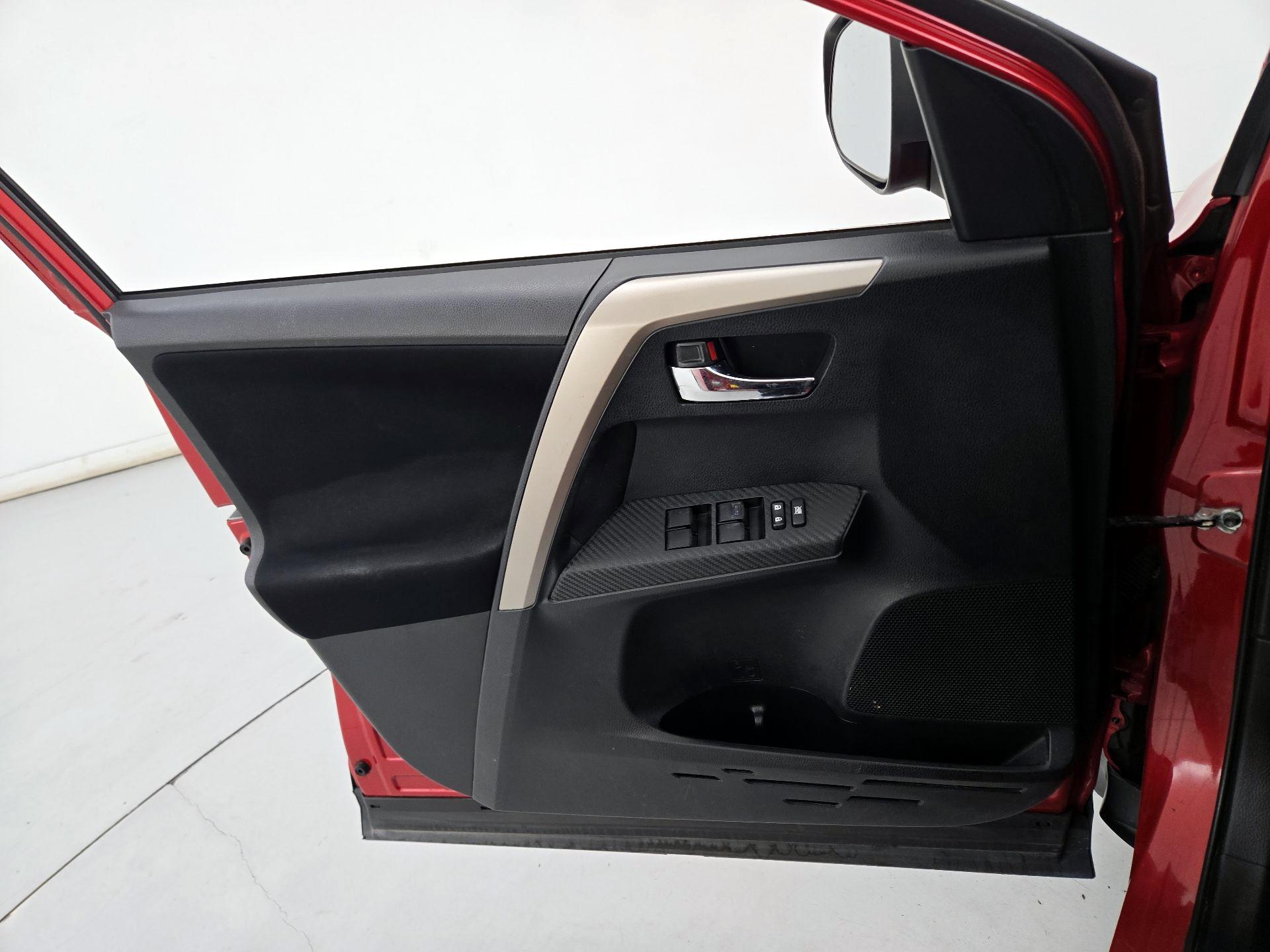 Thumbnail: 2014 Toyota RAV4 - 12