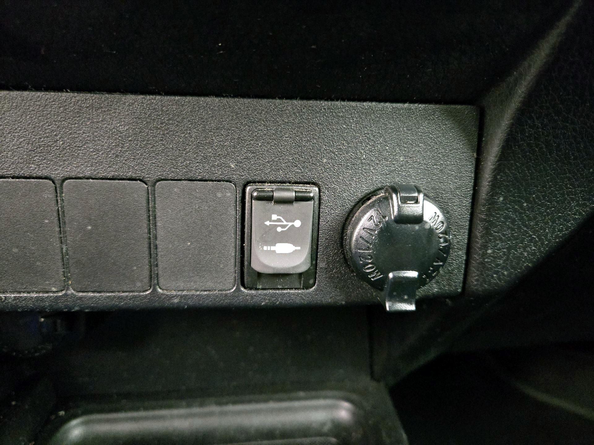 Thumbnail: 2014 Toyota RAV4 - 18