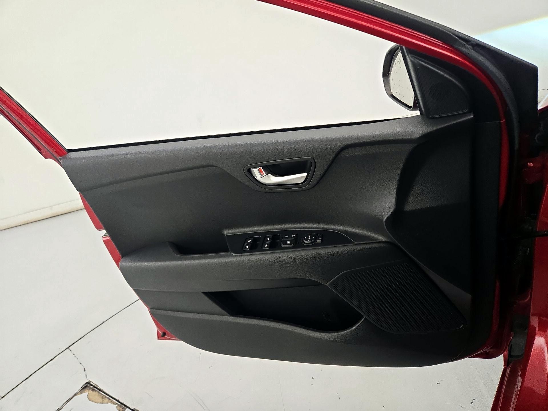 Thumbnail: 2020 Kia Rio5 - 12