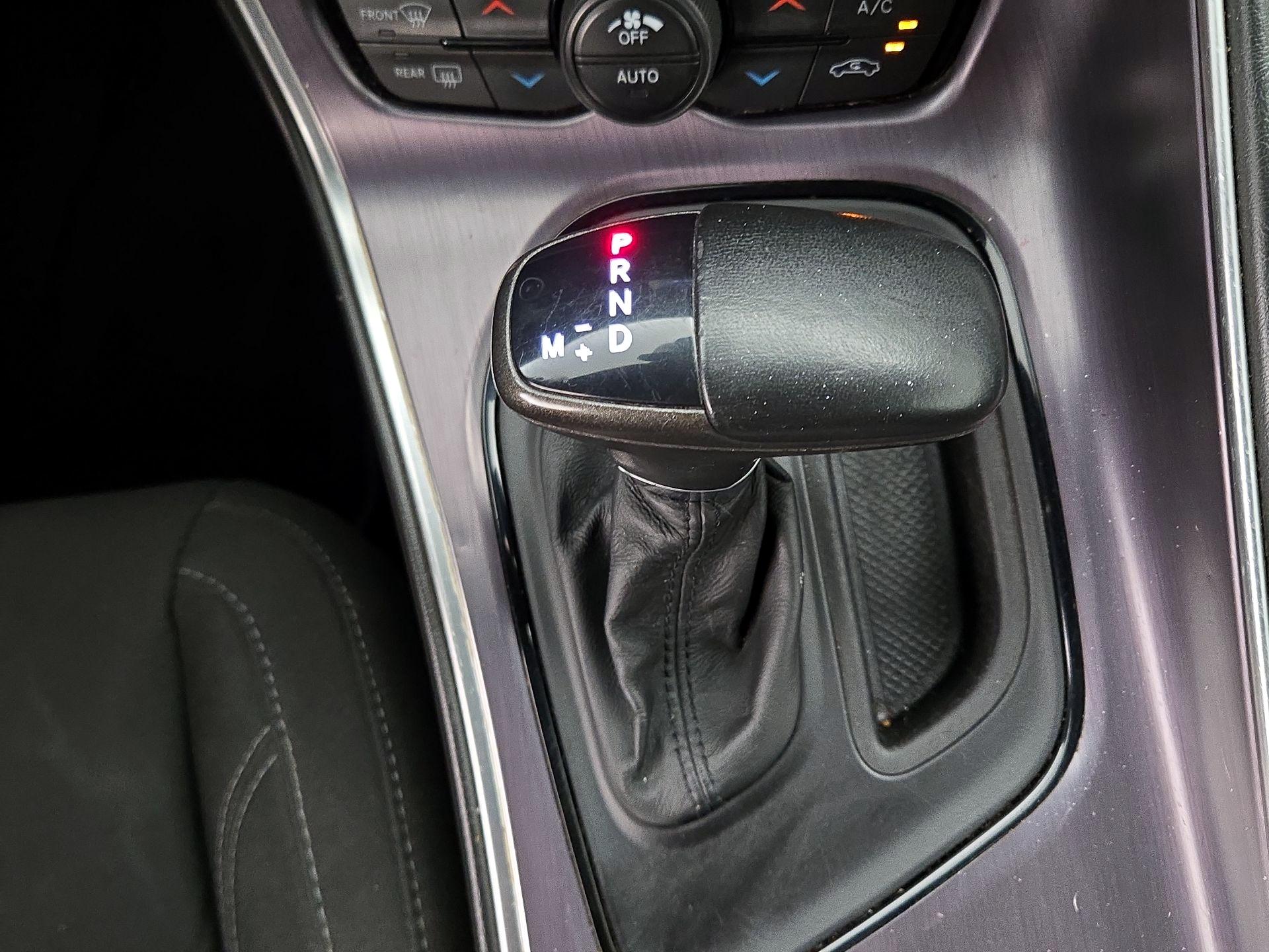 Thumbnail: 2015 Dodge Challenger - 17