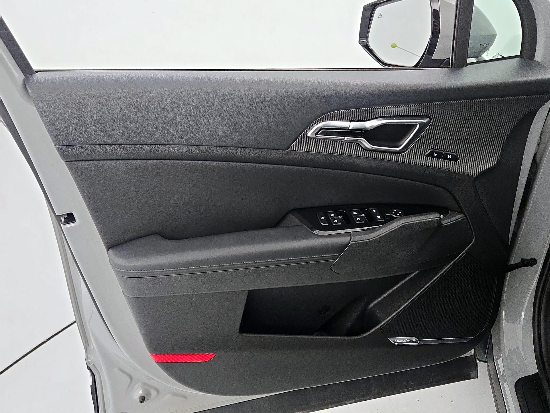 Thumbnail: 2023 Kia Sportage - 12