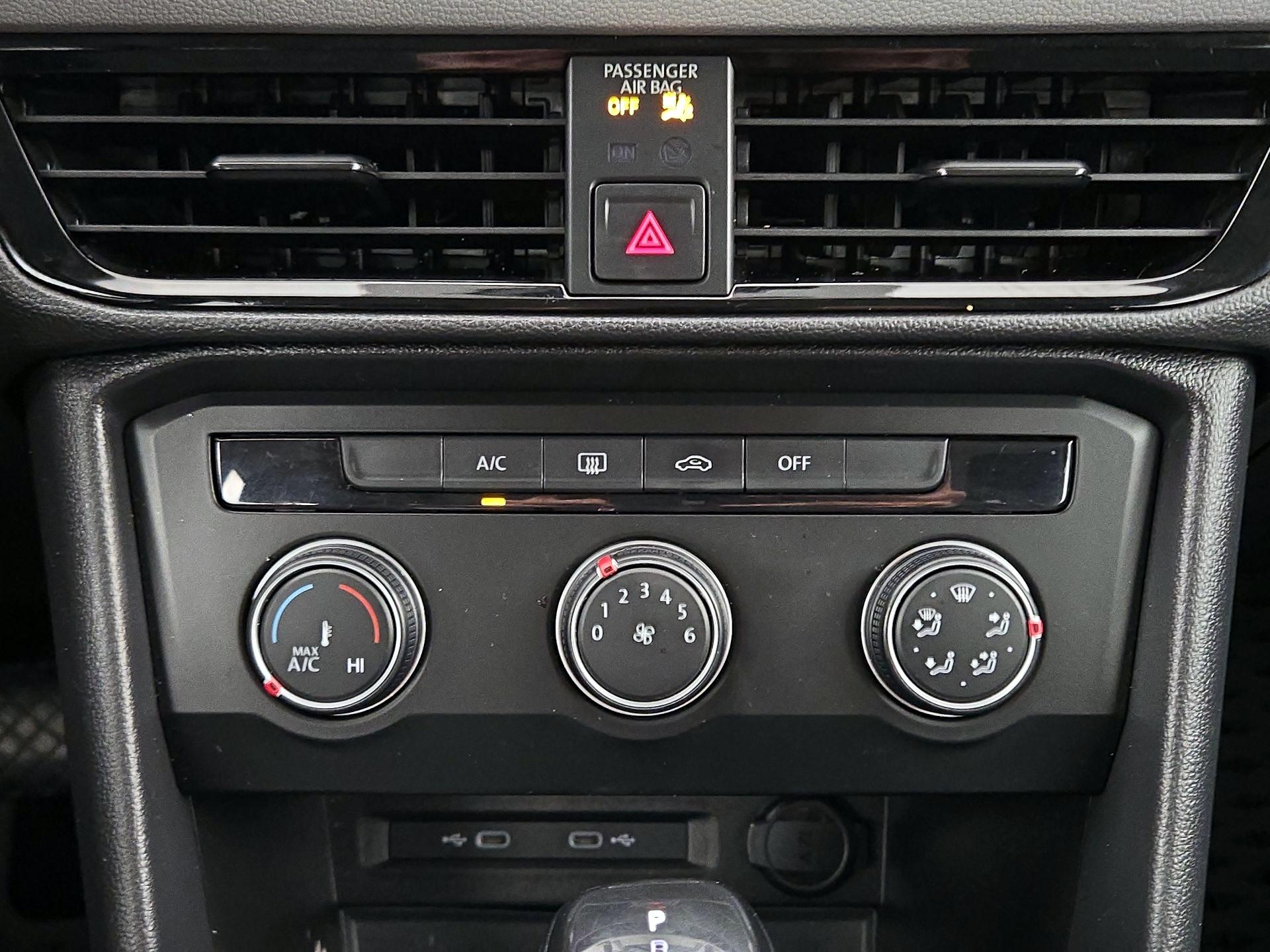 Thumbnail: 2022 Volkswagen Taos - 16