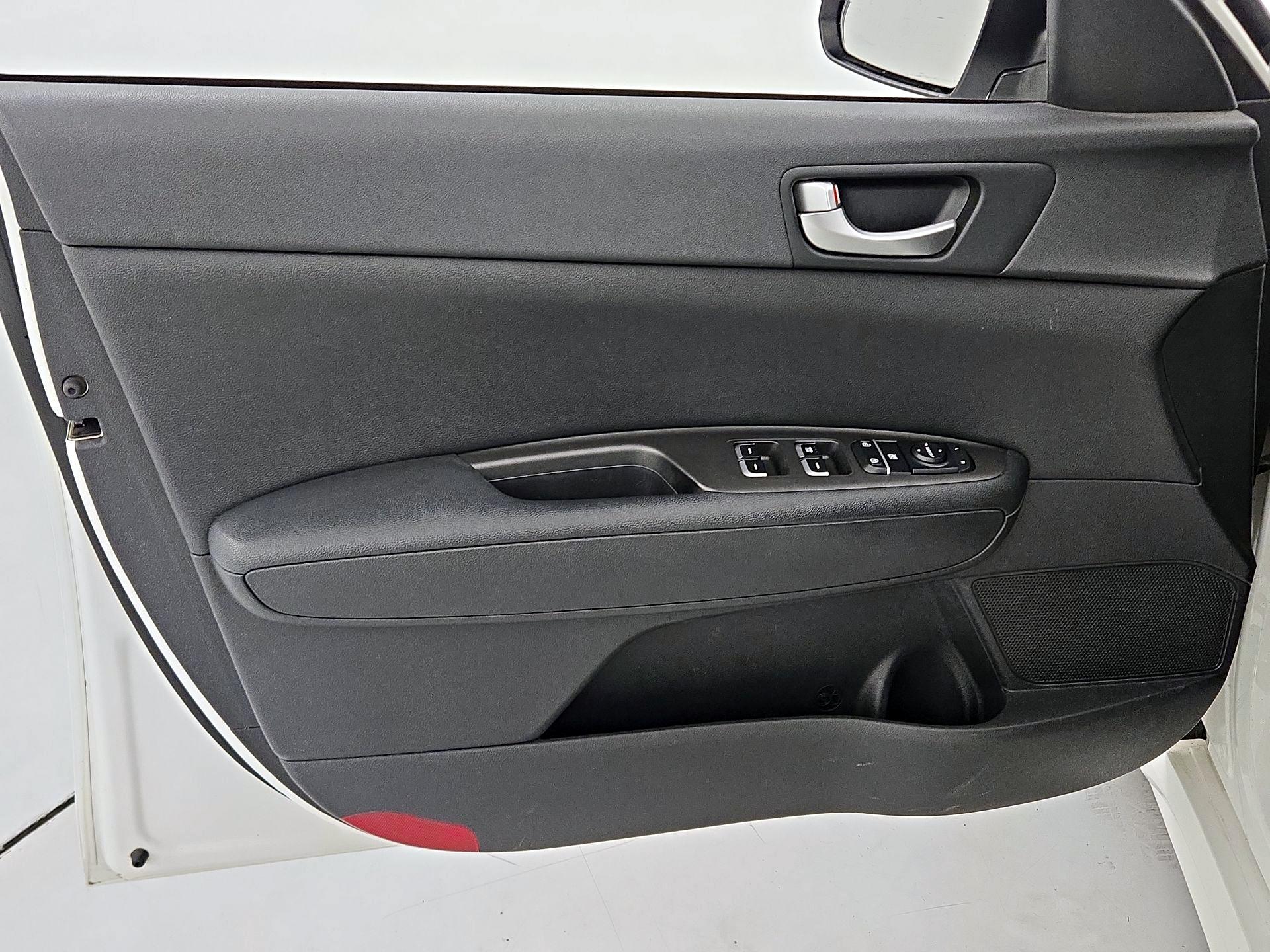 Thumbnail: 2016 Kia Optima - 12