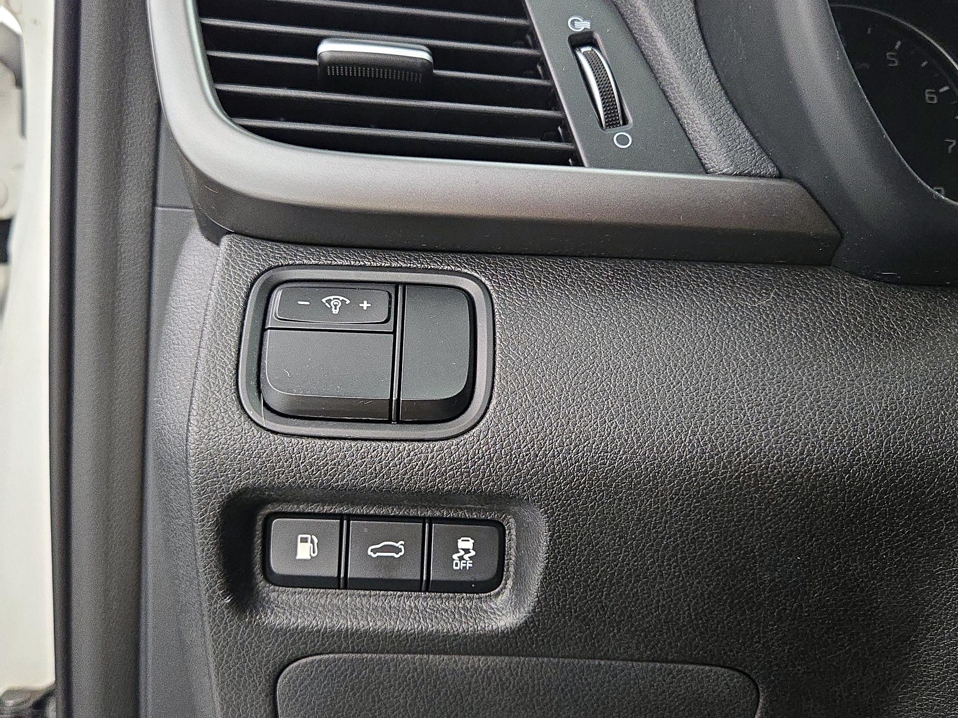 Thumbnail: 2016 Kia Optima - 13