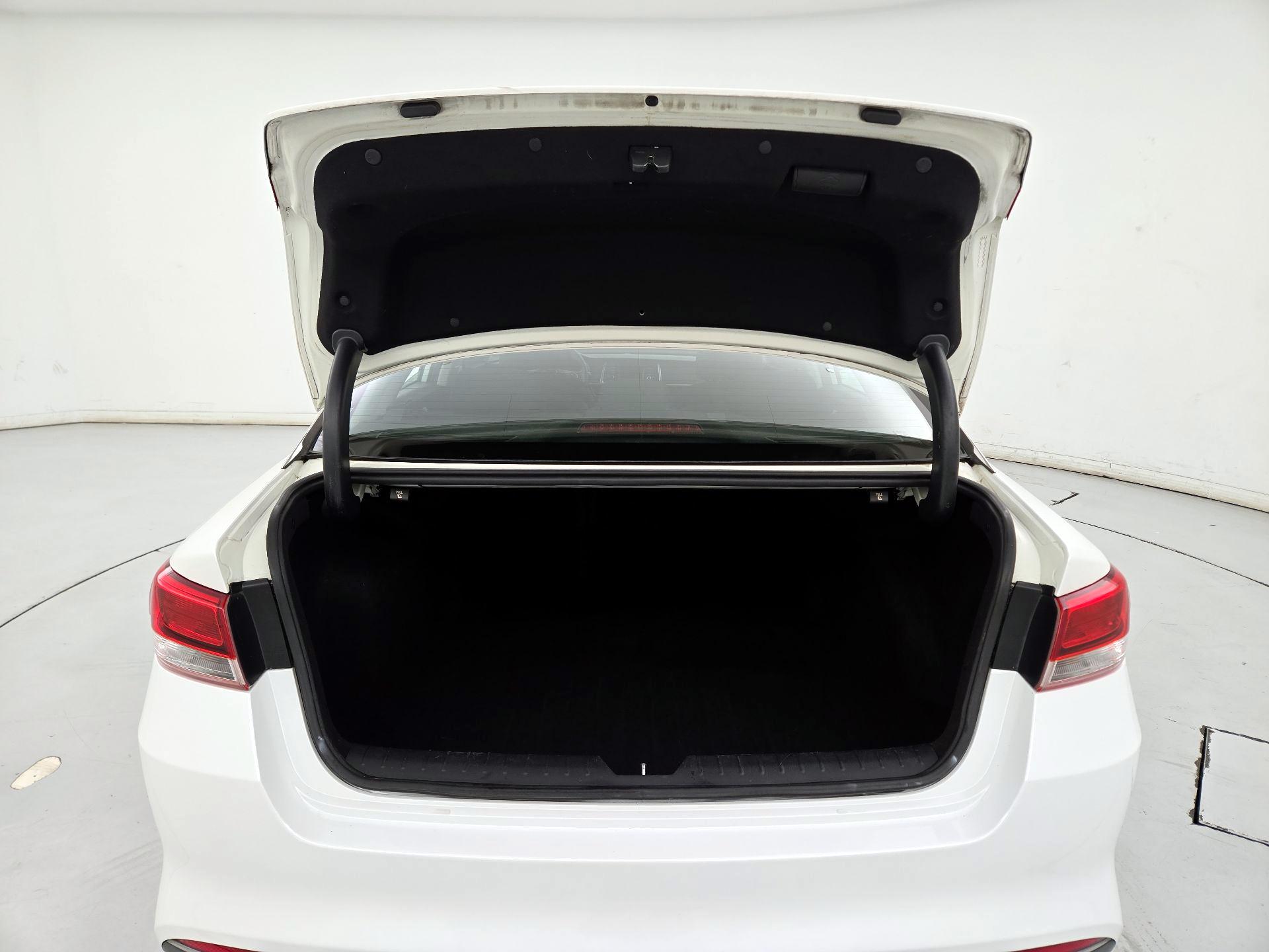 Thumbnail: 2016 Kia Optima - 20