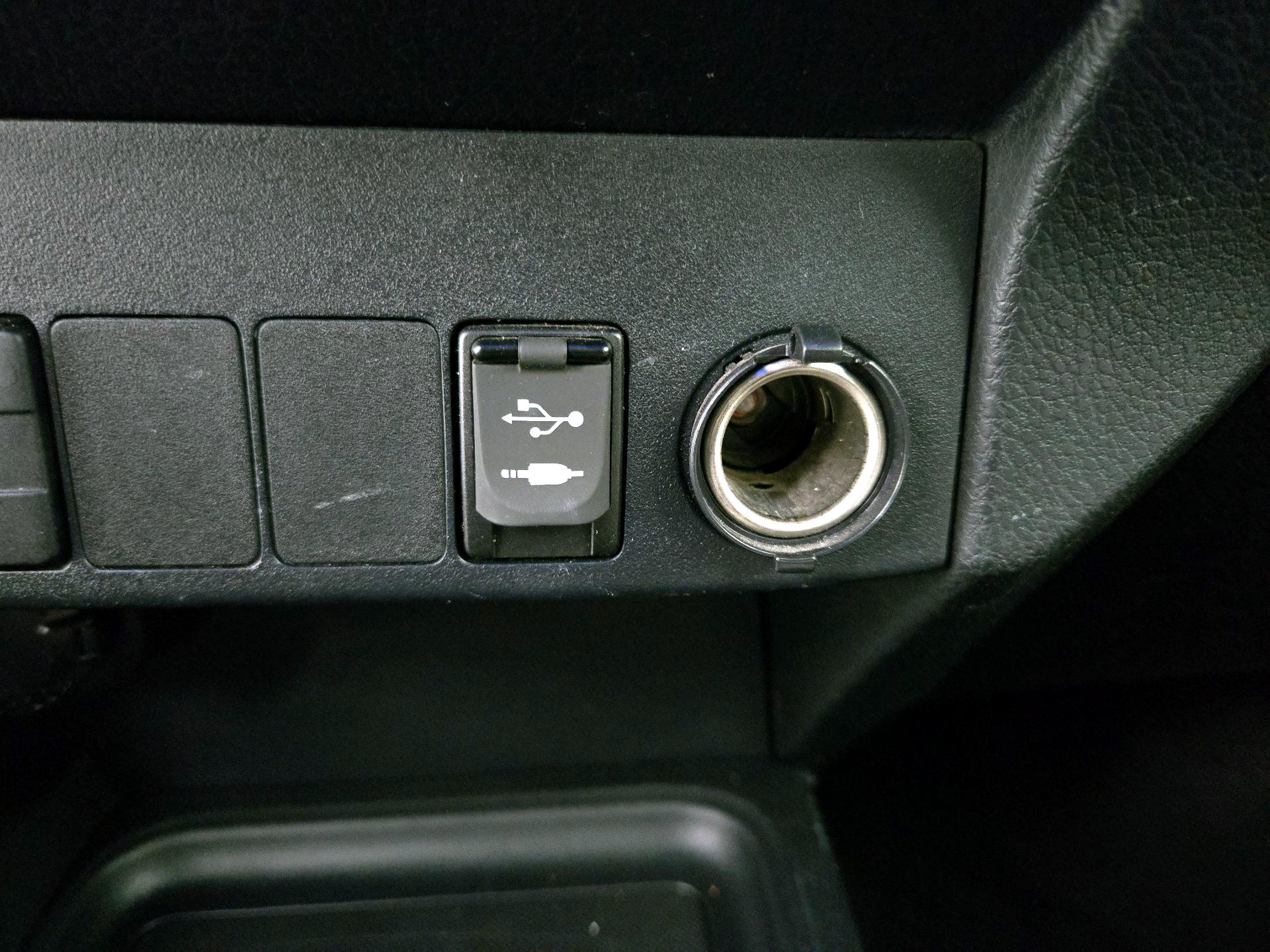 Thumbnail: 2018 Toyota RAV4 - 19