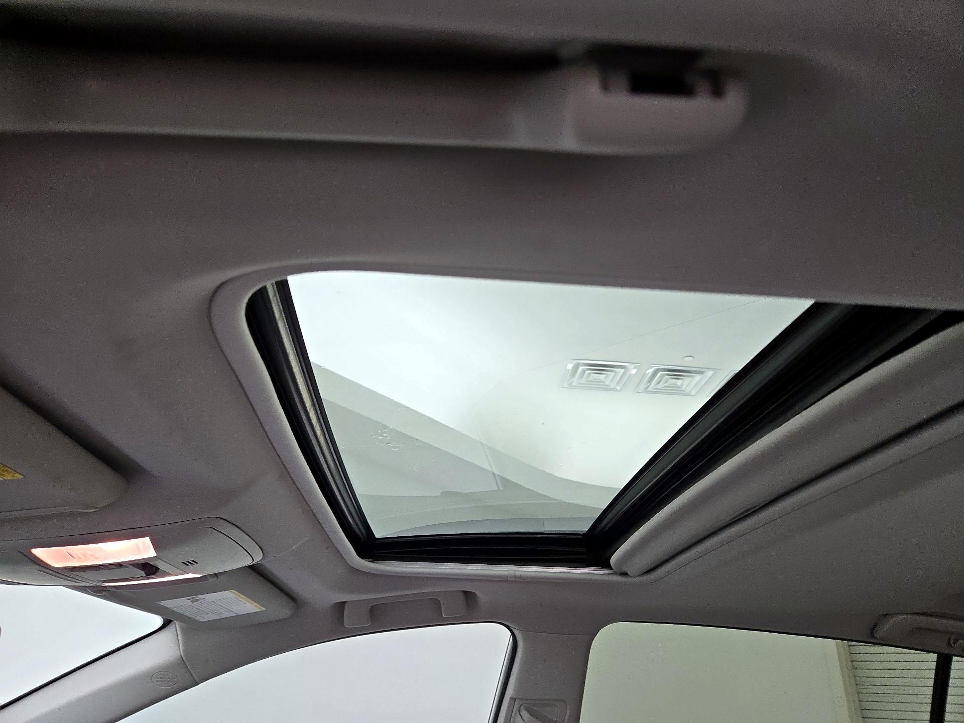 Thumbnail: 2018 Toyota RAV4 - 20