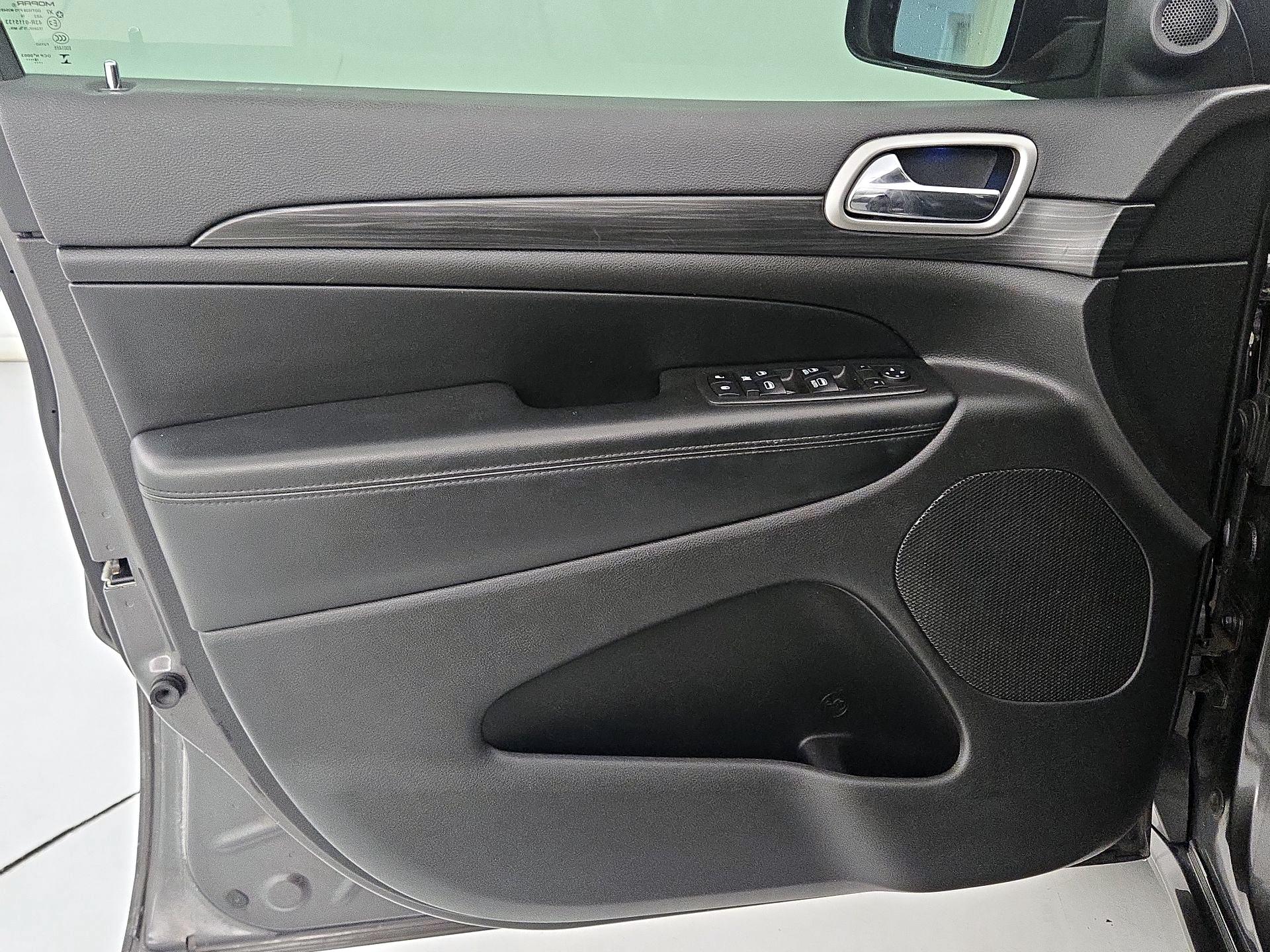 Thumbnail: 2019 Jeep Grand Cherokee - 12