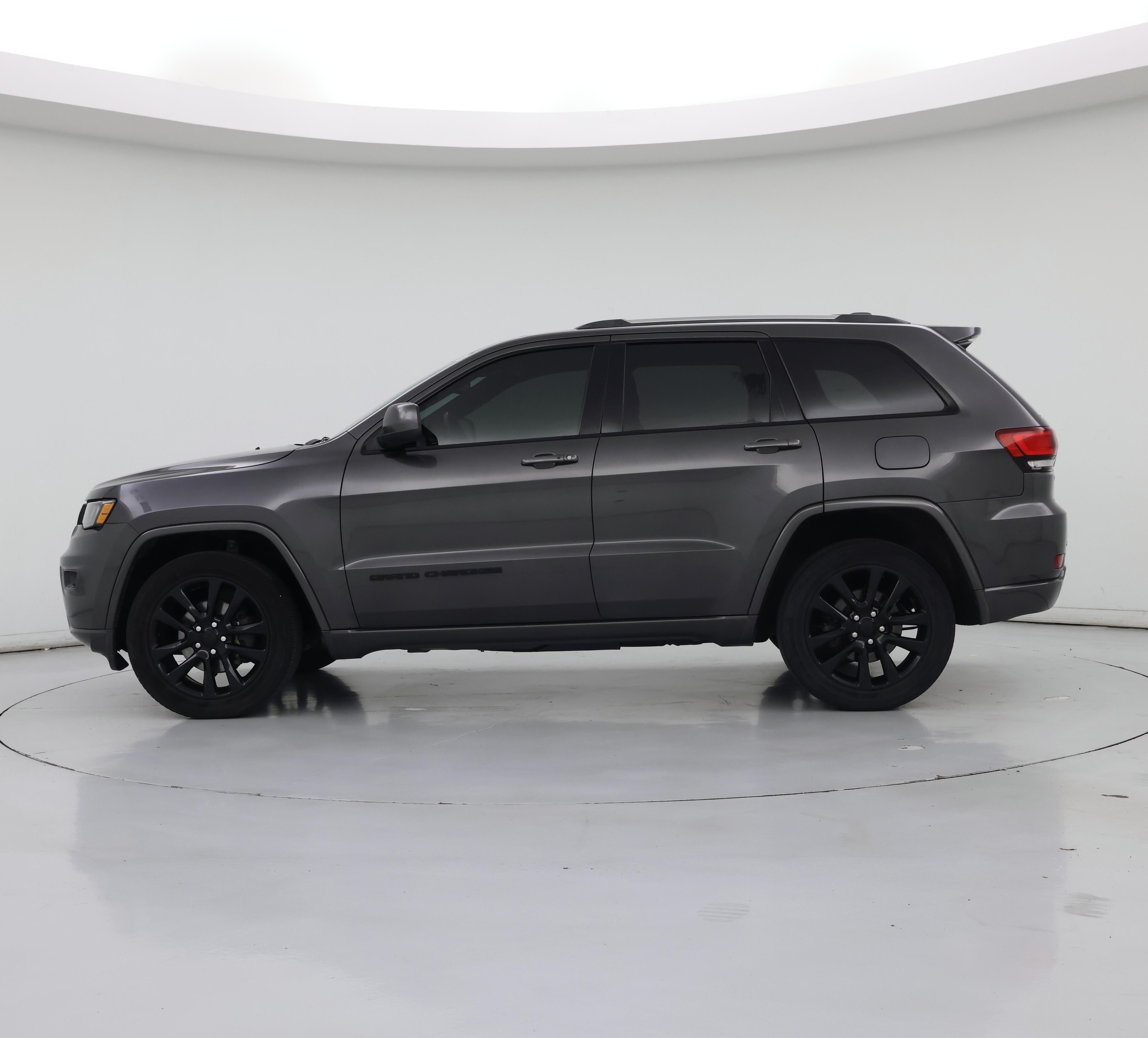 Thumbnail: 2019 Jeep Grand Cherokee - 3