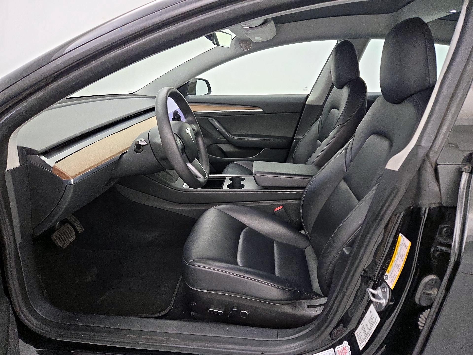 Thumbnail: 2023 Tesla Model 3 - 11