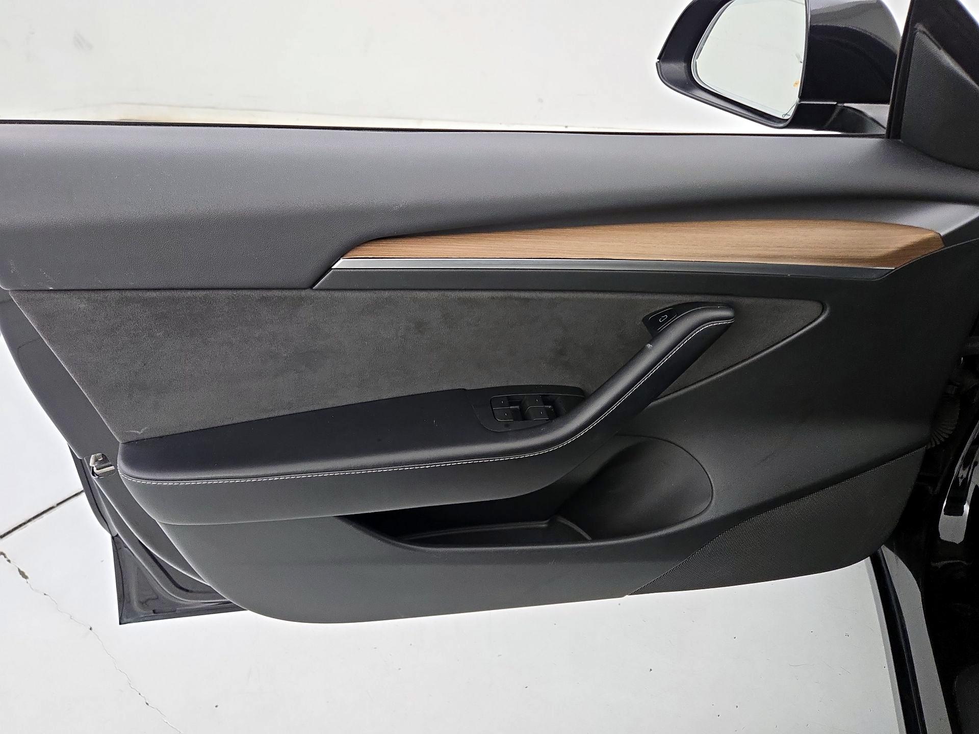 Thumbnail: 2023 Tesla Model 3 - 12