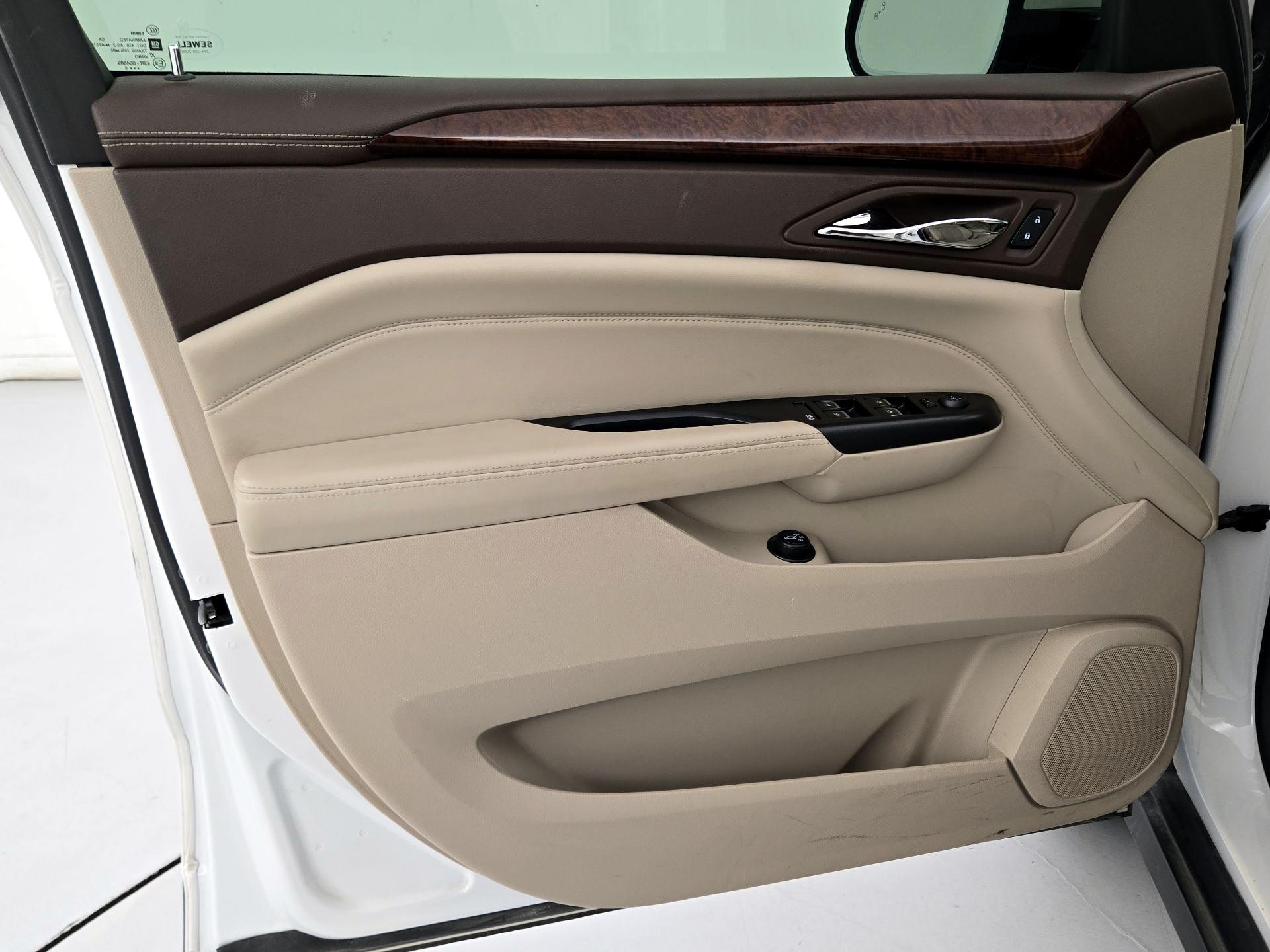 Thumbnail: 2015 Cadillac SRX - 12