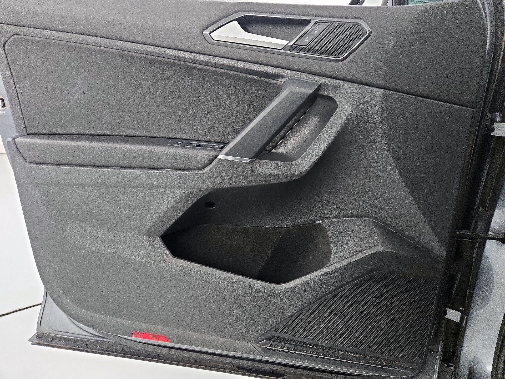 Thumbnail: 2018 Volkswagen Tiguan - 12