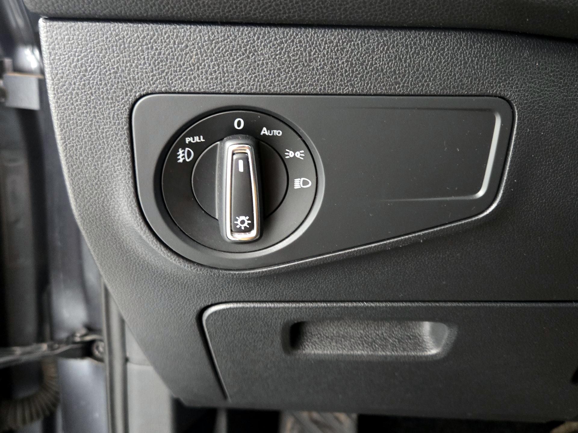 Thumbnail: 2018 Volkswagen Tiguan - 13