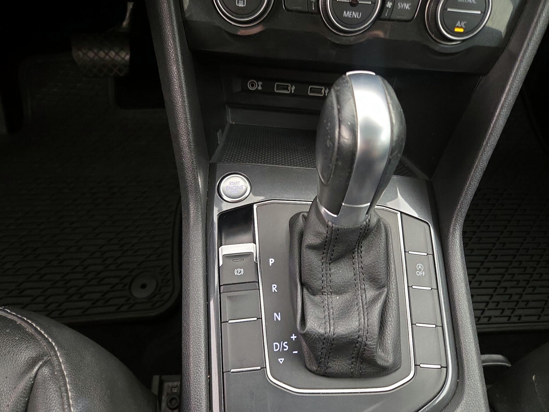 Thumbnail: 2018 Volkswagen Tiguan - 17