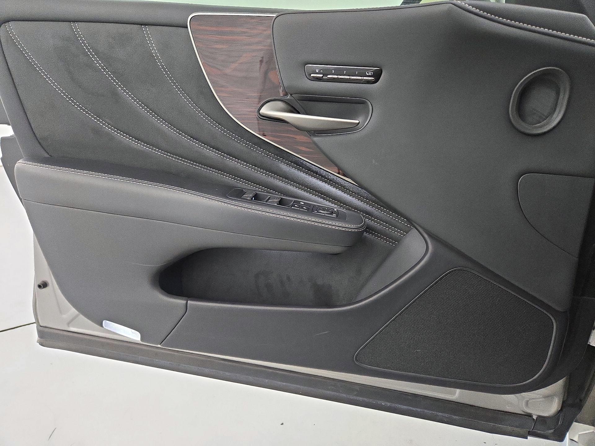 Thumbnail: 2020 Lexus LS - 12