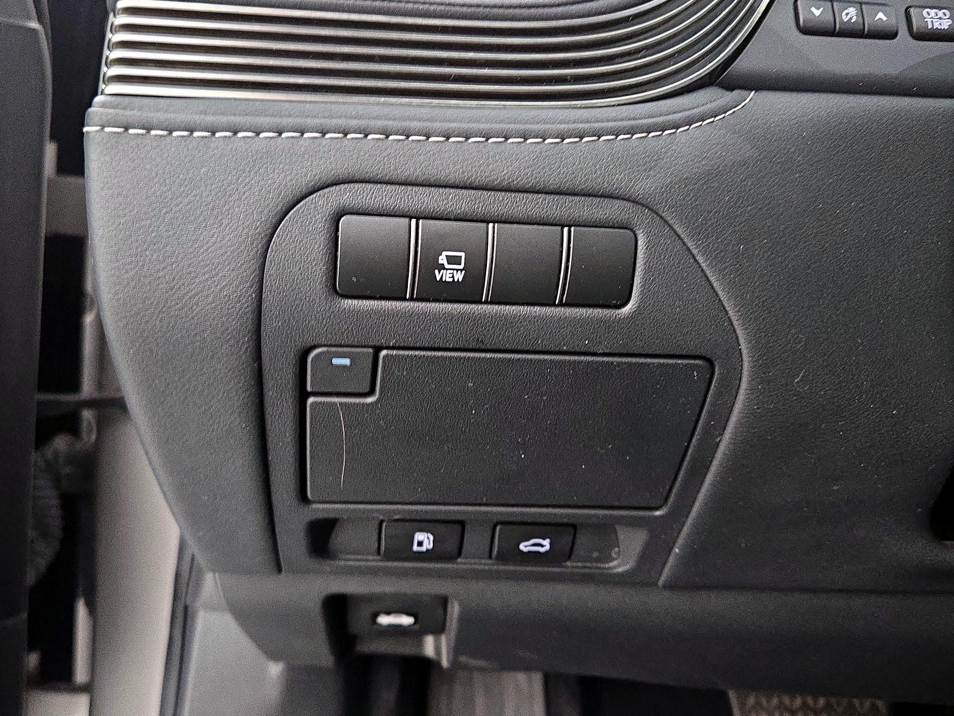 Thumbnail: 2020 Lexus LS - 13