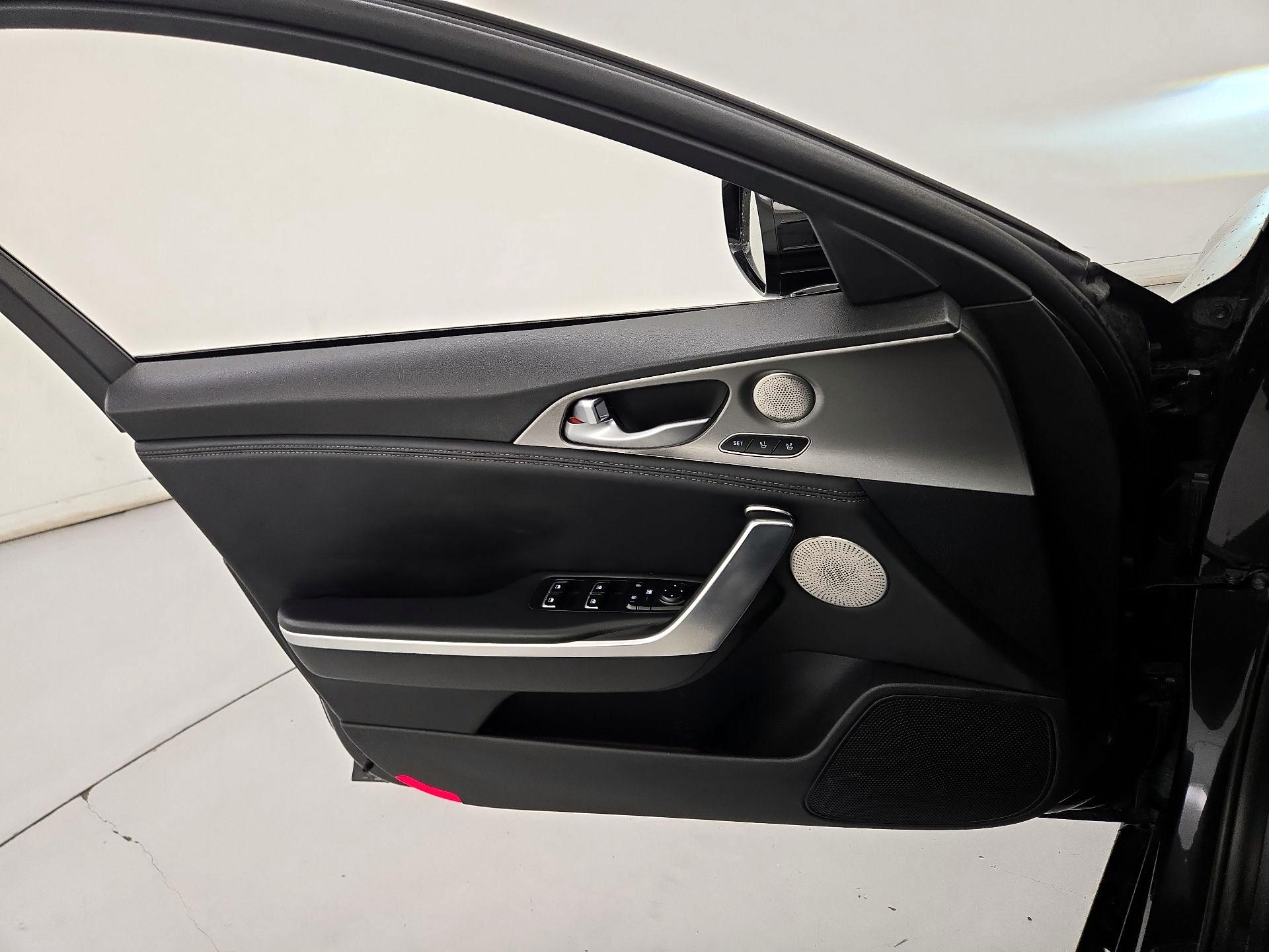 Thumbnail: 2020 Kia Stinger - 12