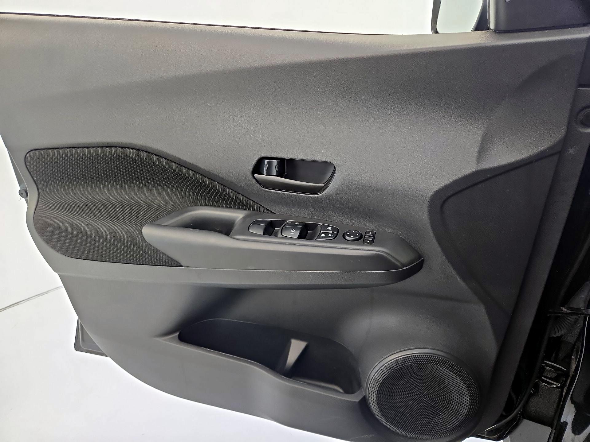 Thumbnail: 2025 Nissan Kicks - 12