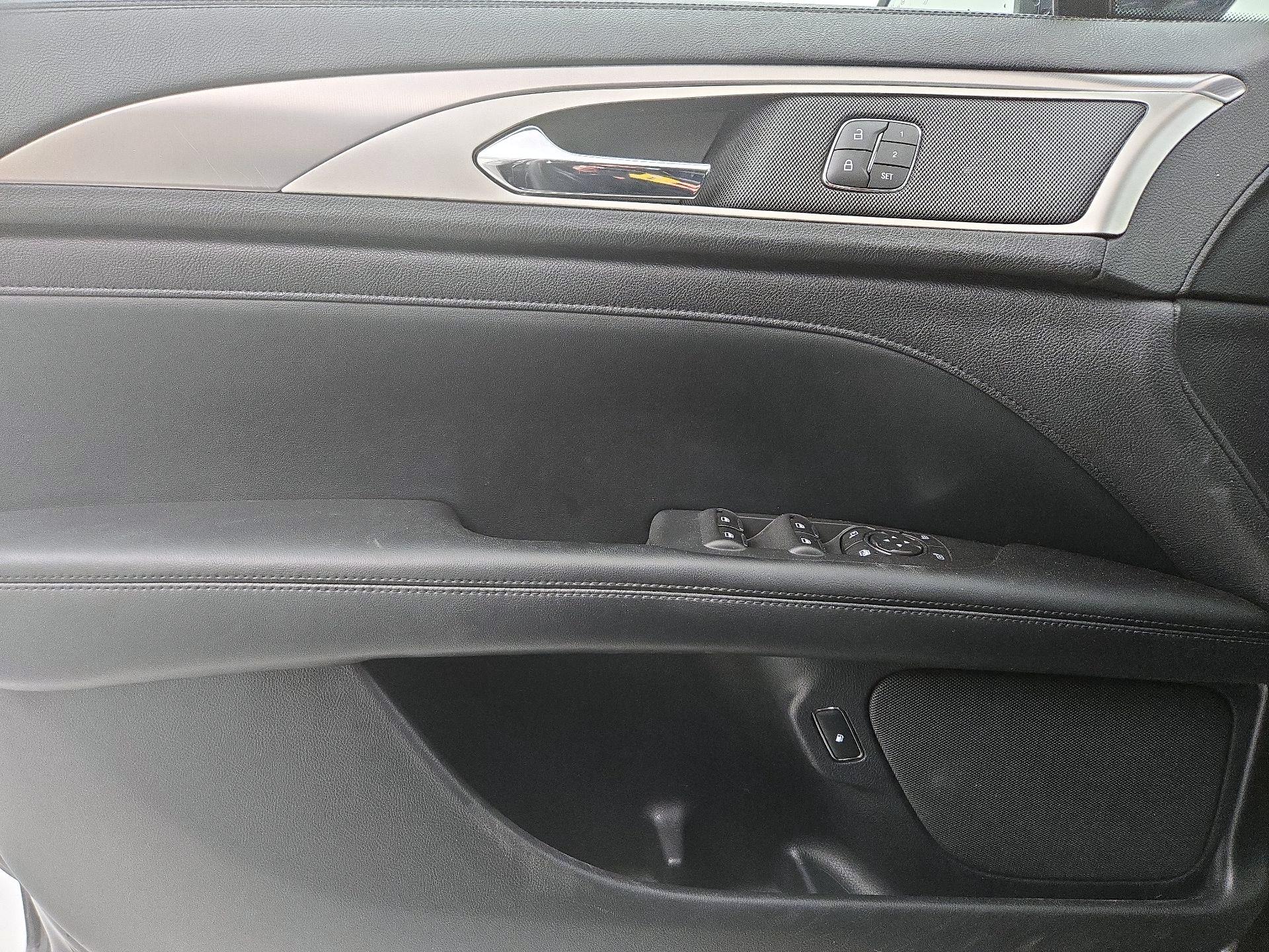 Thumbnail: 2020 Lincoln MKZ - 12