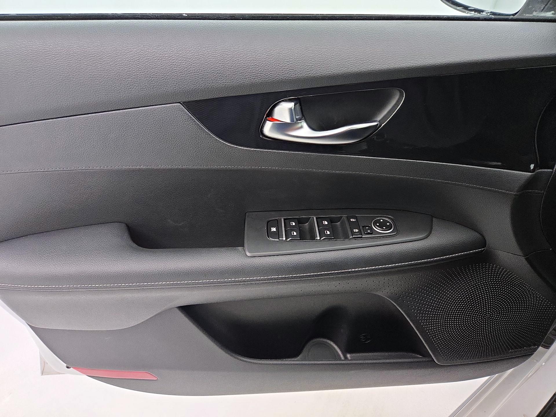 Thumbnail: 2023 Kia Forte - 12